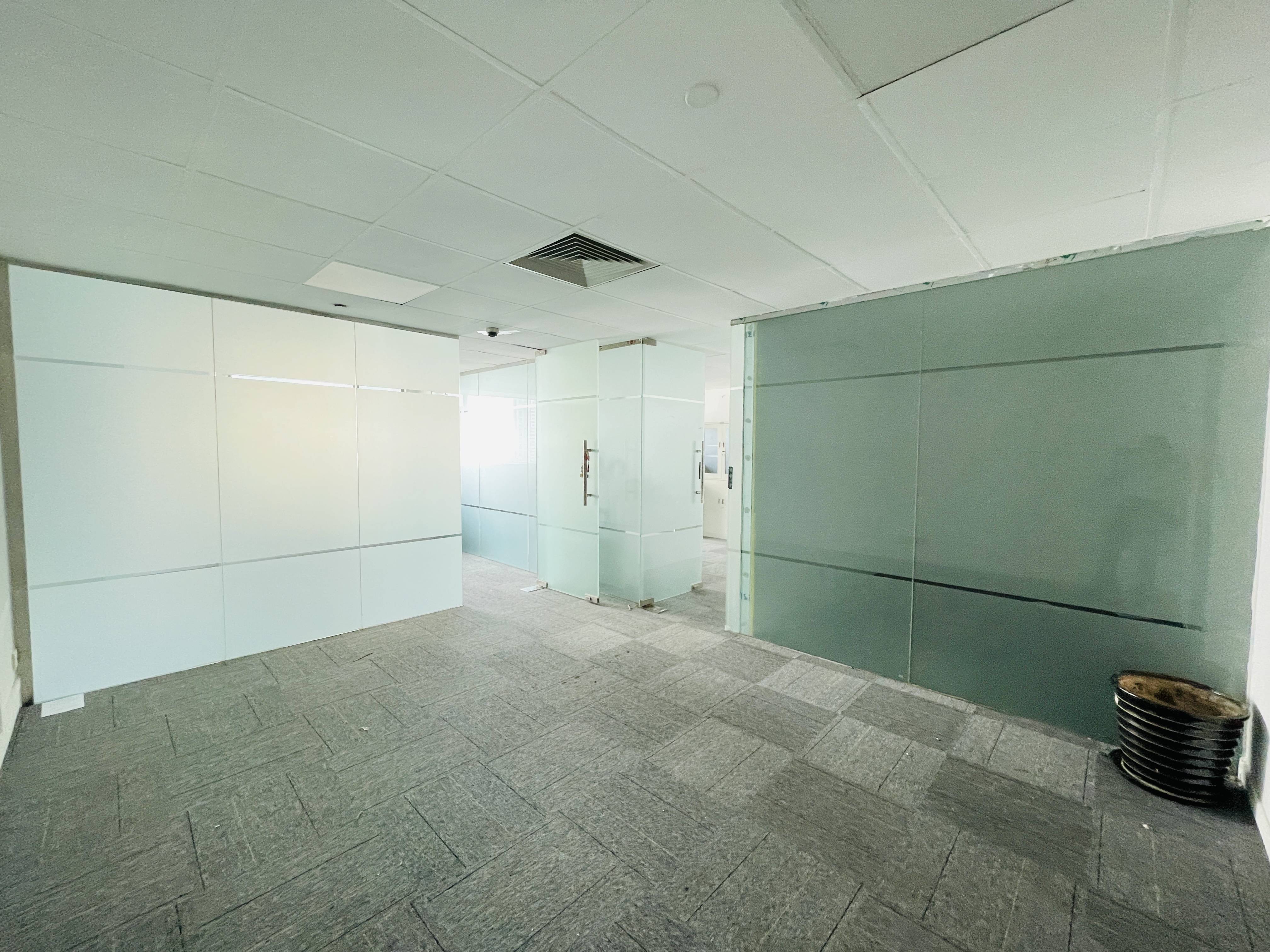 光新浦发广场48平米写字楼出租