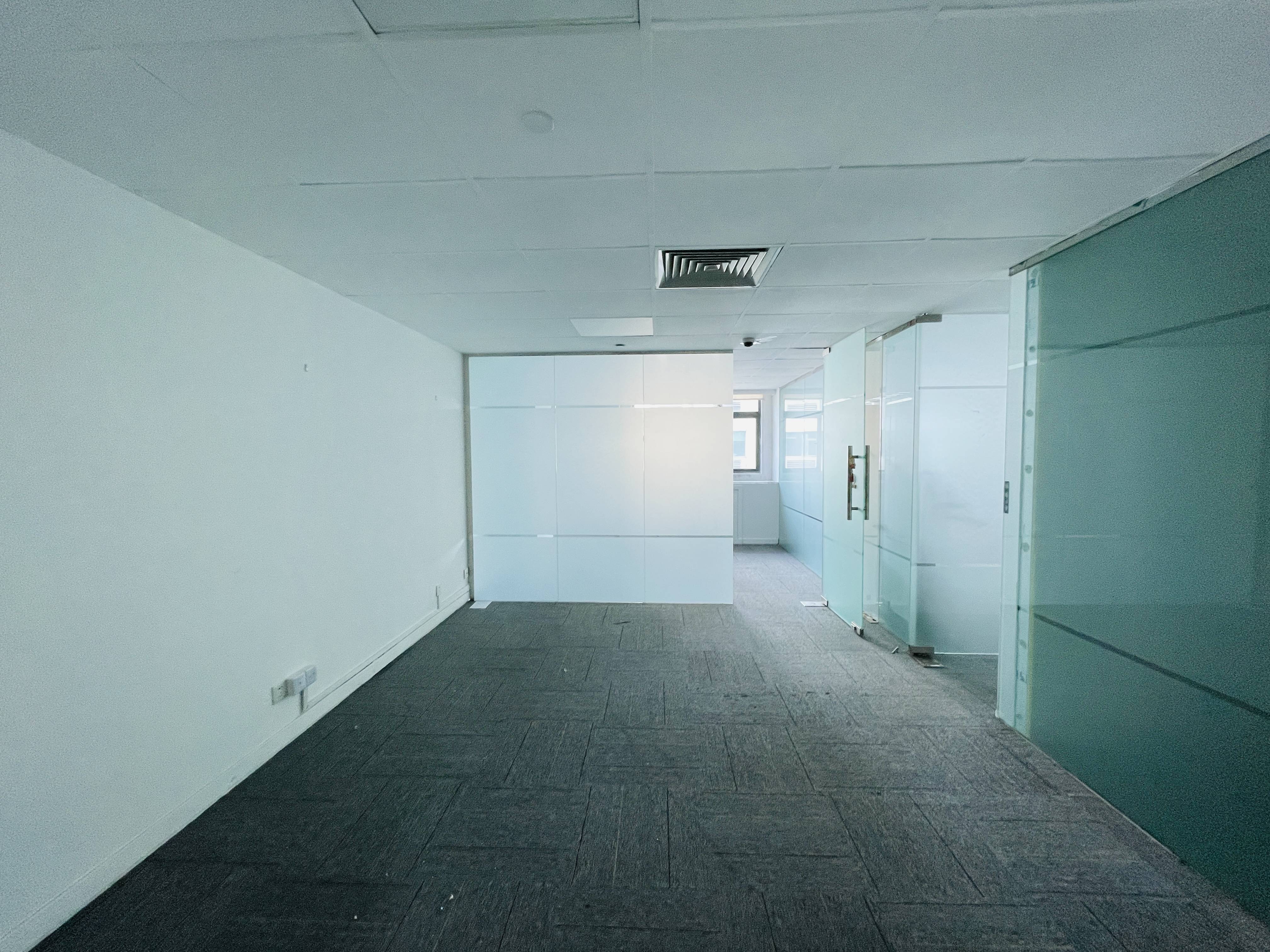 光新浦发广场48平米写字楼出租