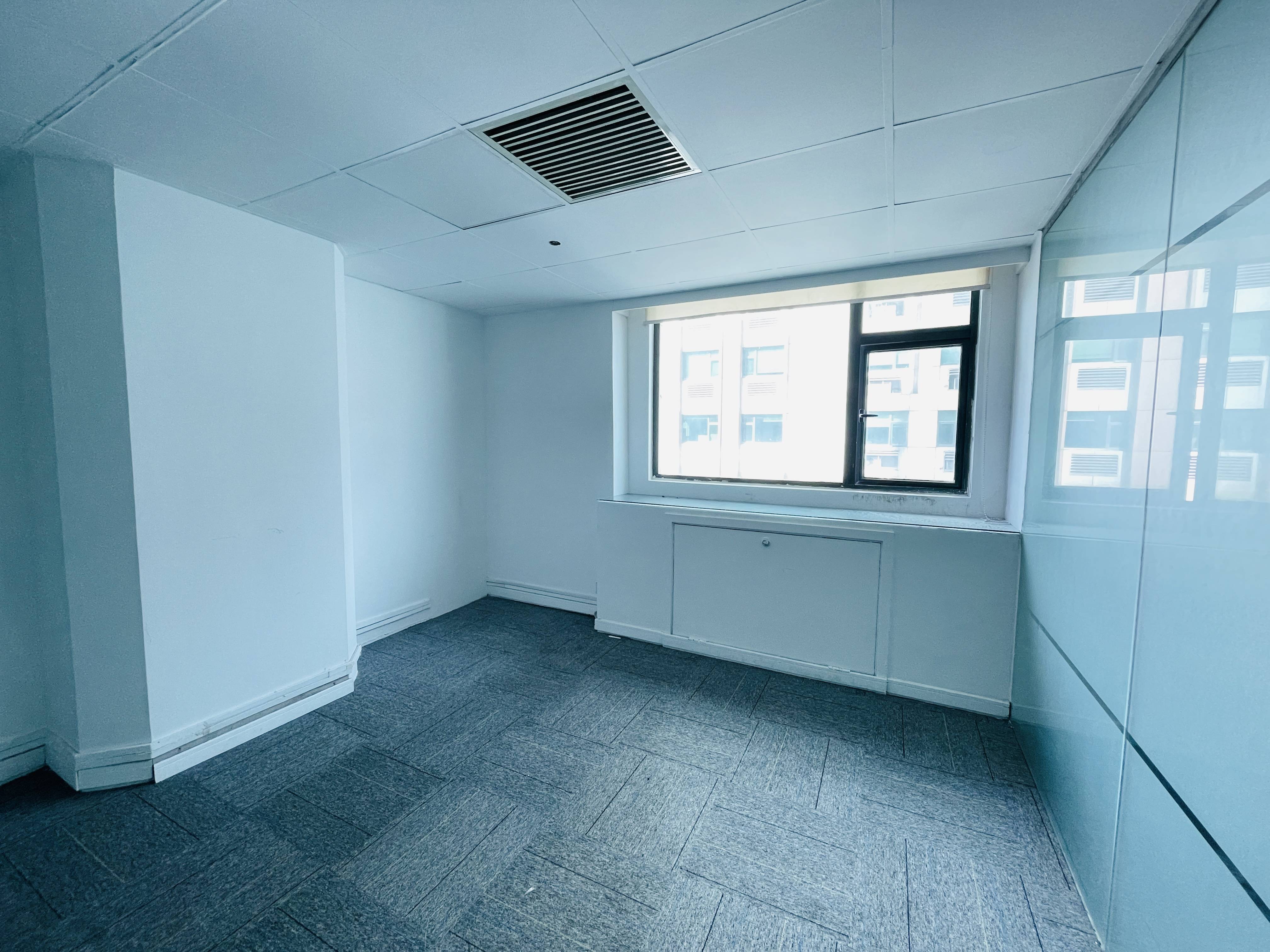 光新浦发广场48平米写字楼出租