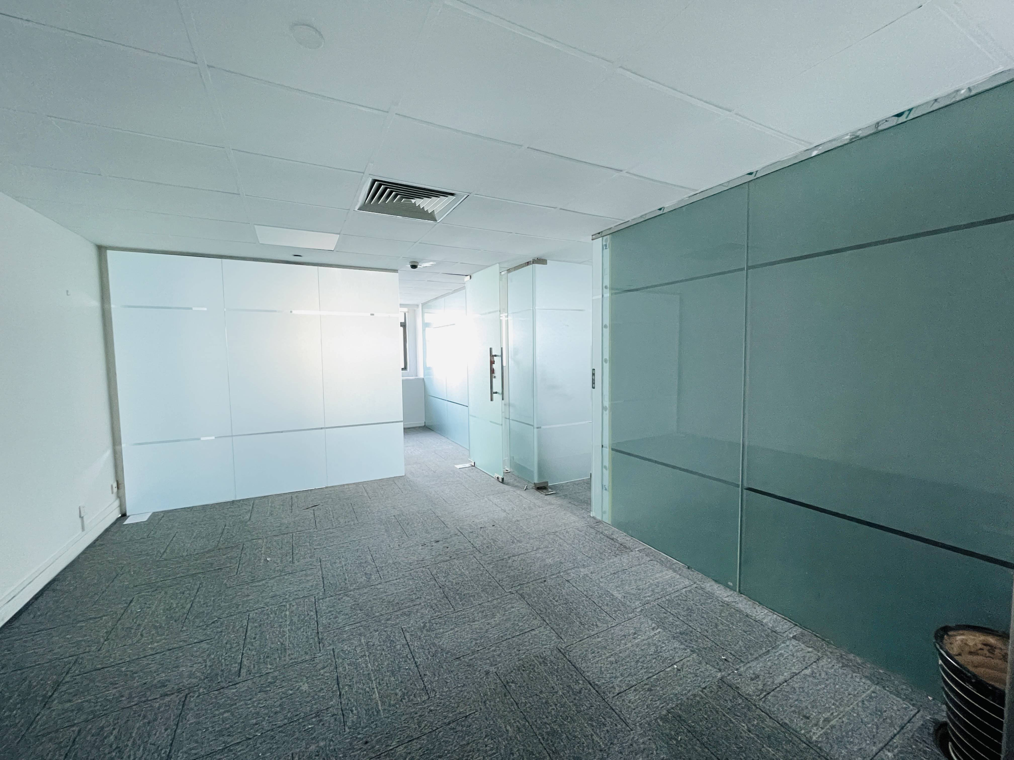 光新浦发广场48平米写字楼出租