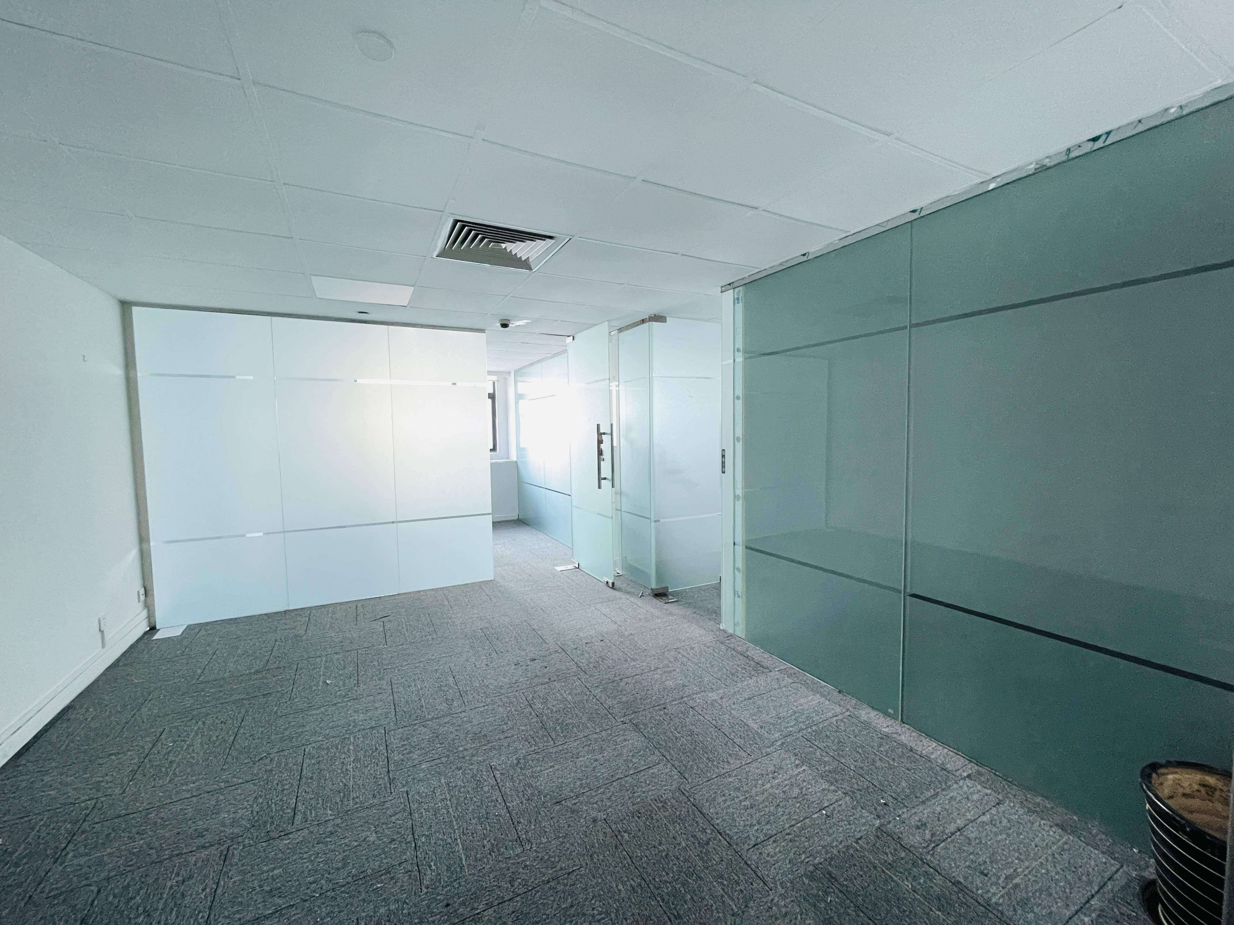 光新浦发广场48平米写字楼出租