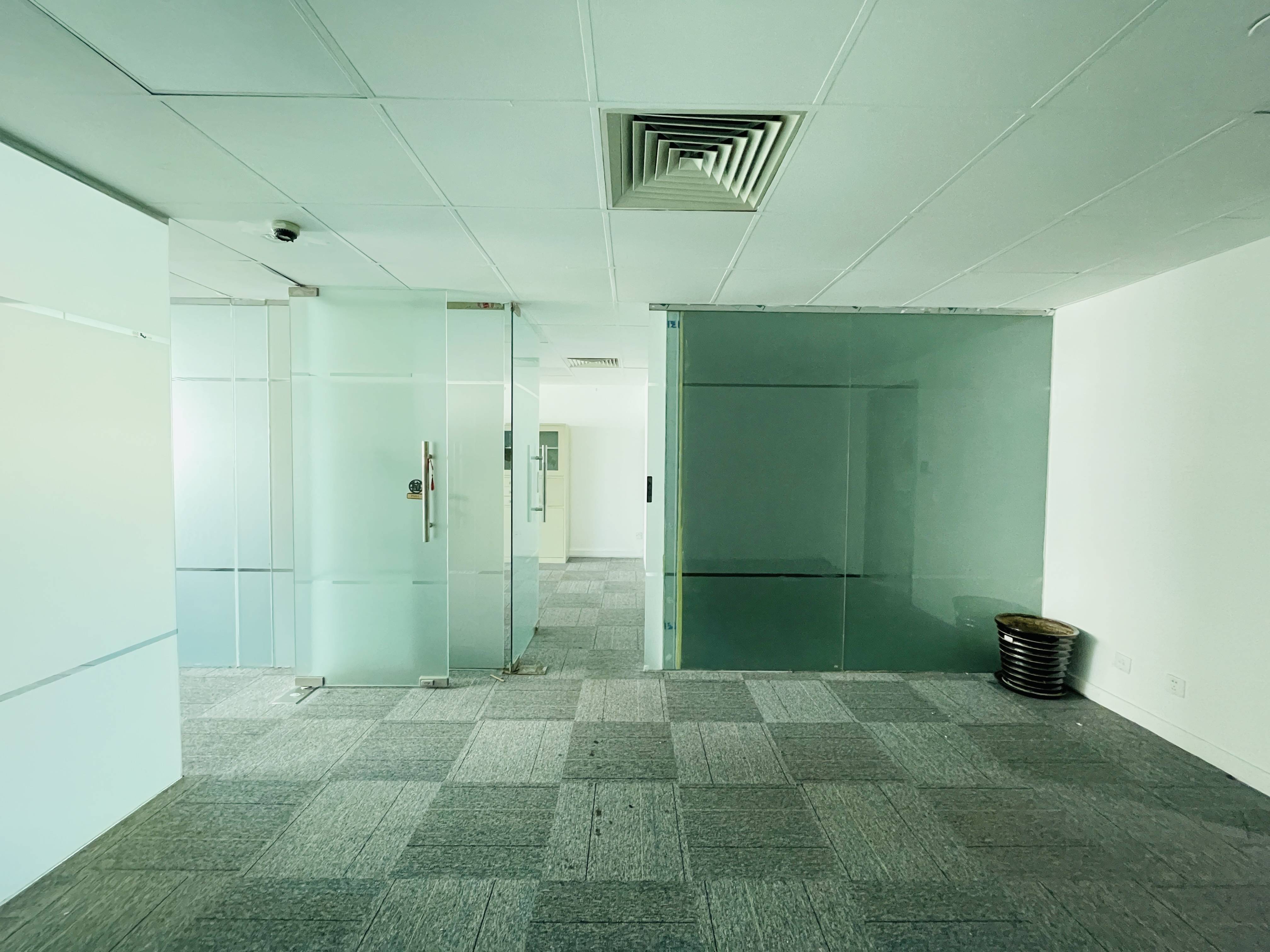 光新浦发广场48平米写字楼出租