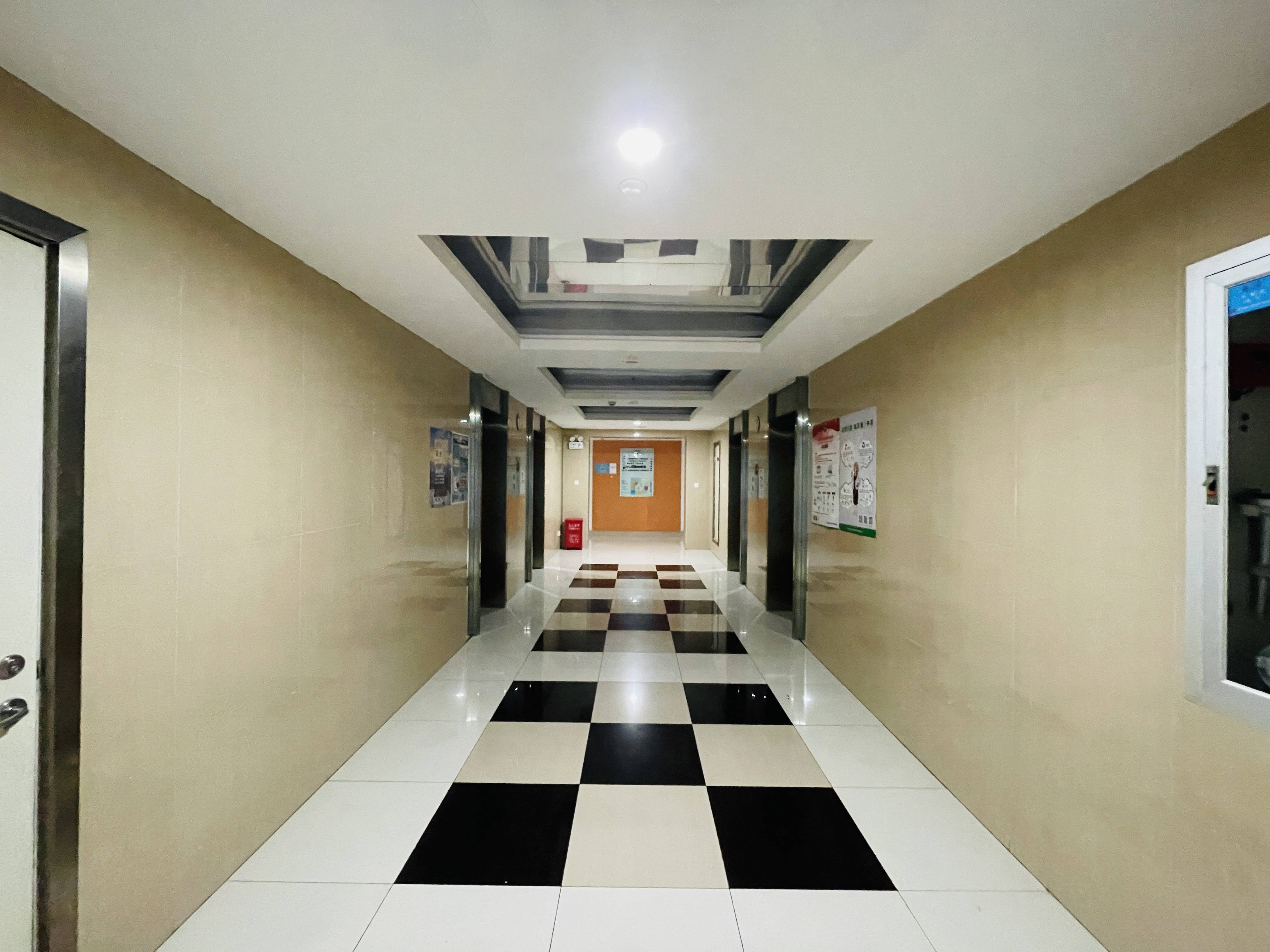 光新浦发广场48平米写字楼出租