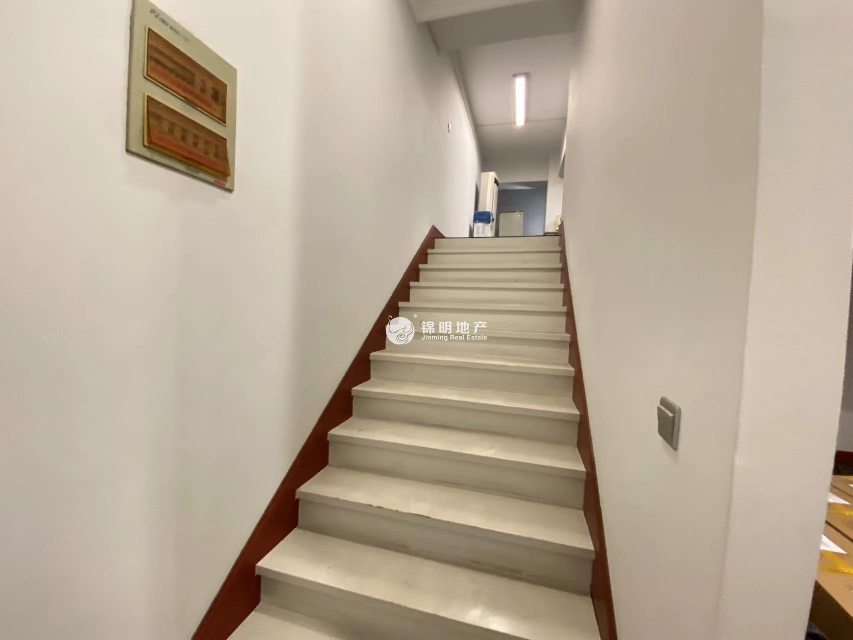 斜土路景泰大厦187平米写字楼出租
