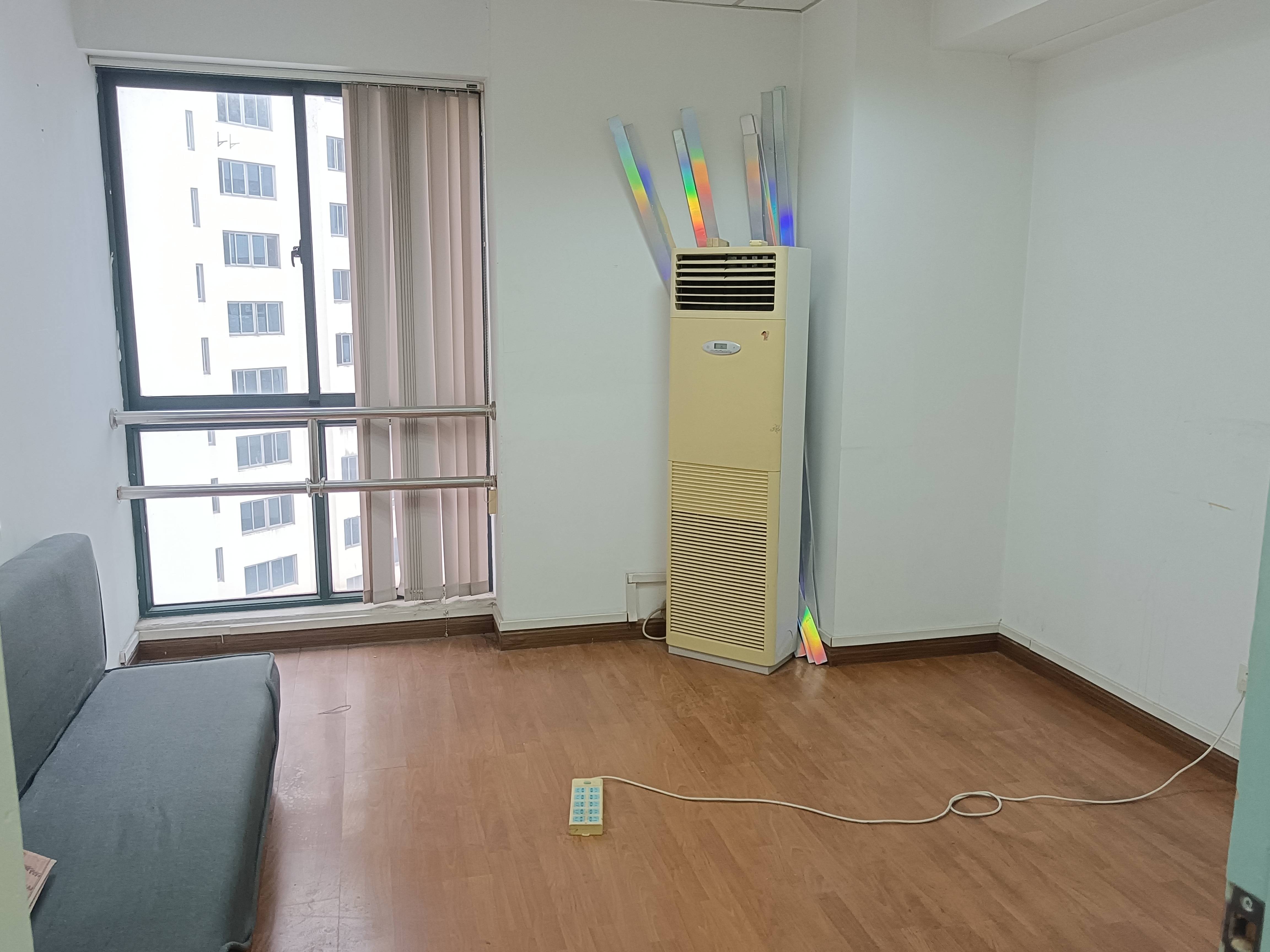 南京西路博鸿大厦75平米写字楼出租