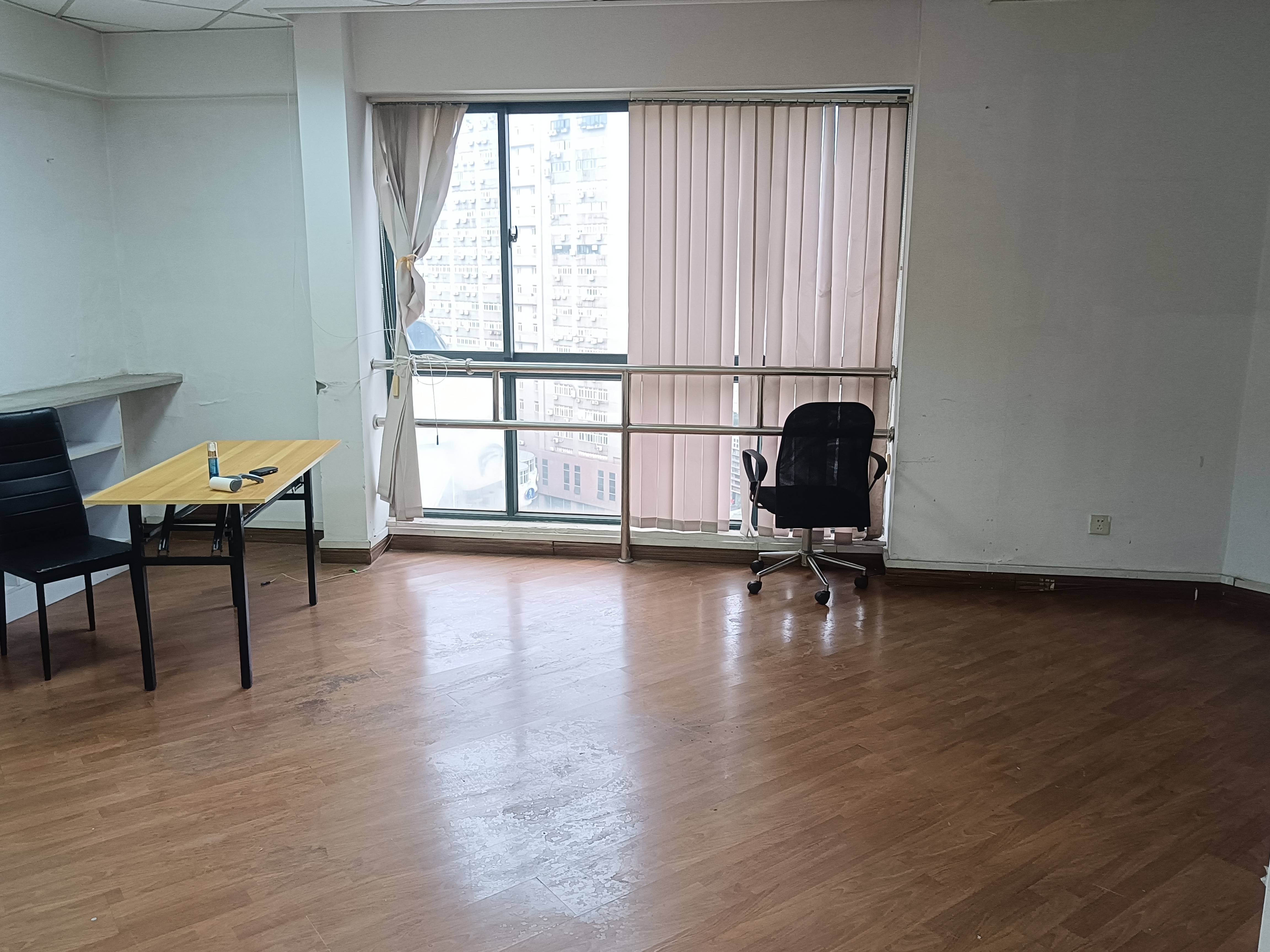 南京西路博鸿大厦75平米写字楼出租