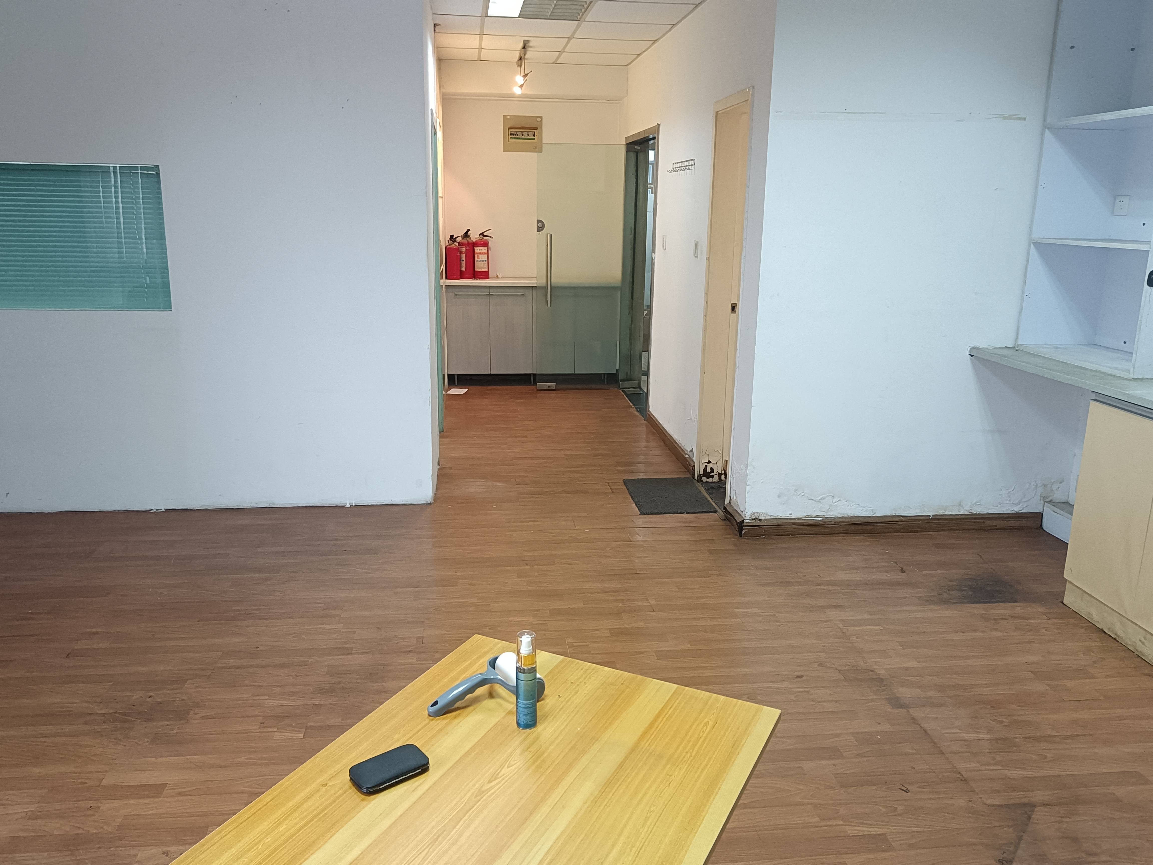 南京西路博鸿大厦75平米写字楼出租