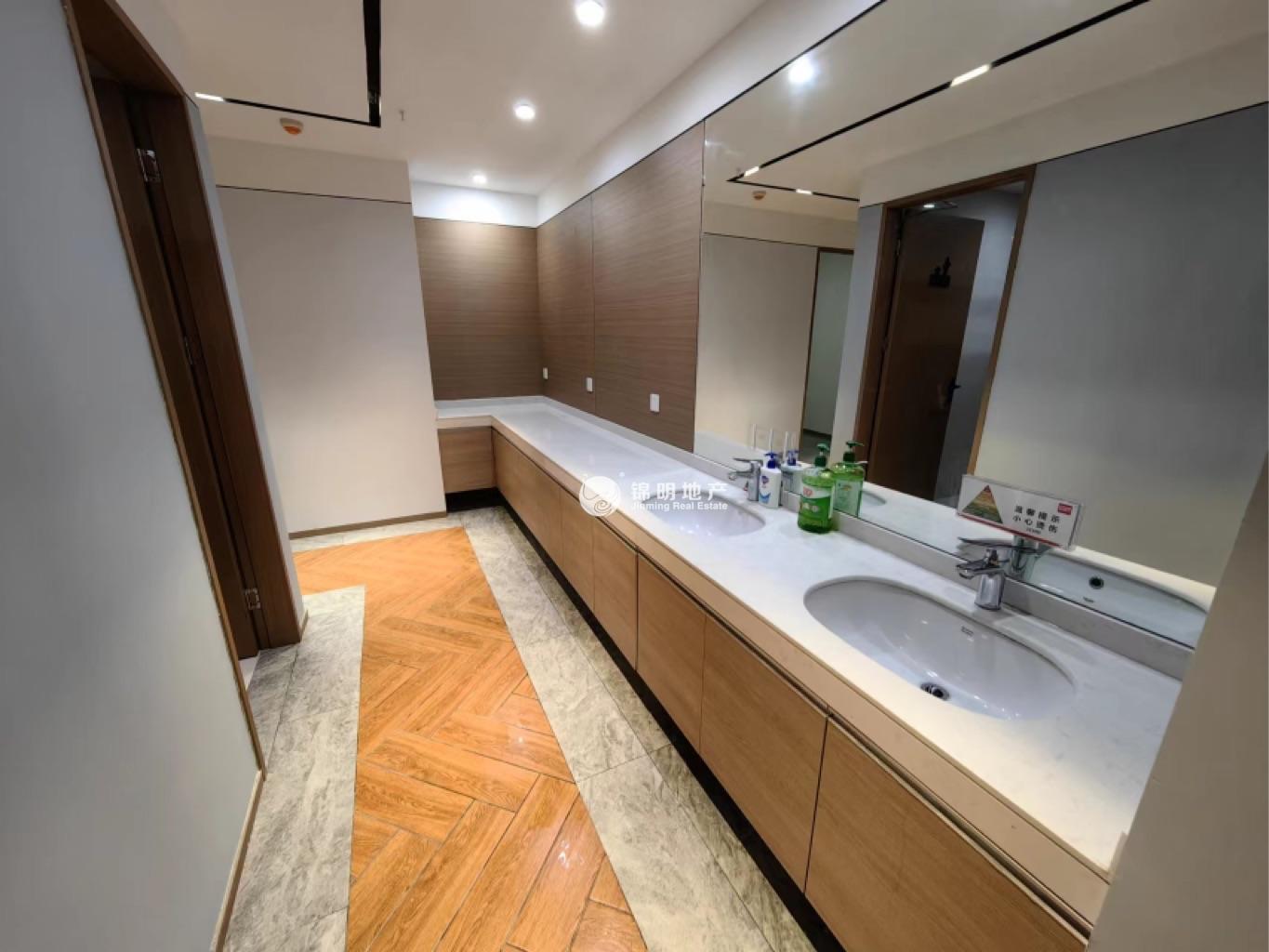 长风国盛中心213平米写字楼出租