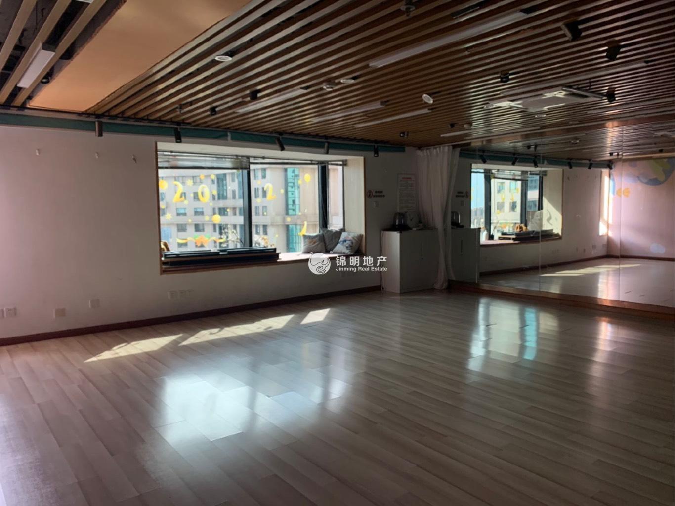 漕河泾光大会展中心158平米写字楼出租