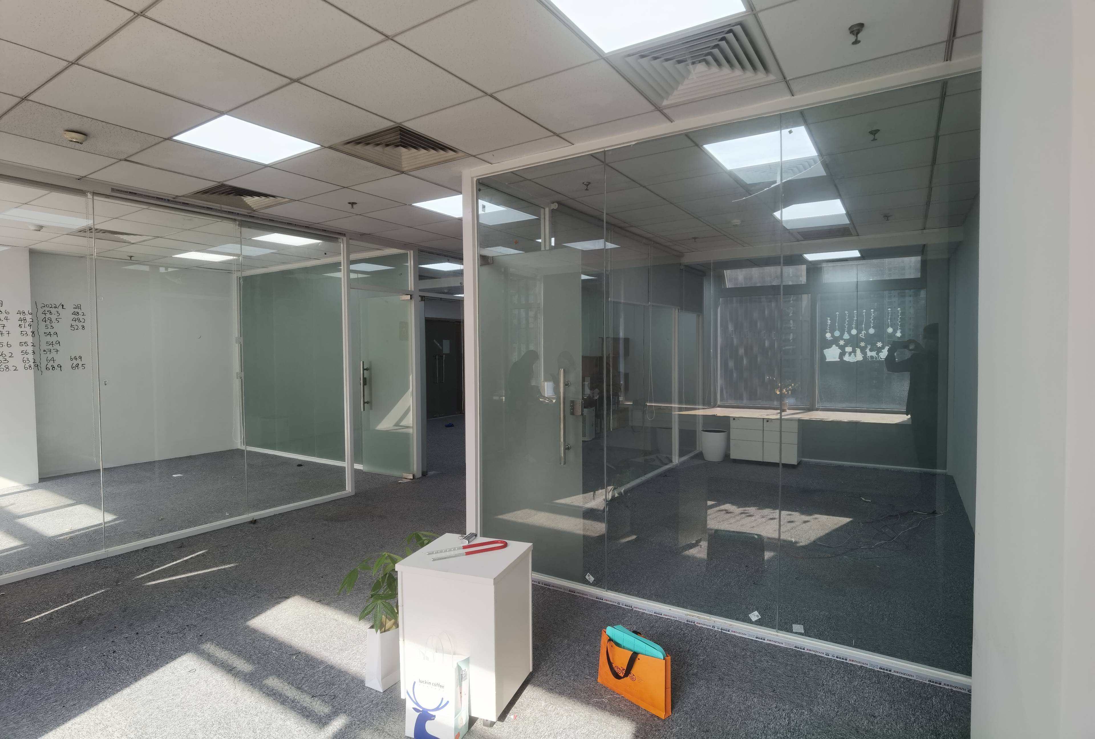 不夜城企业广场142平米写字楼出租