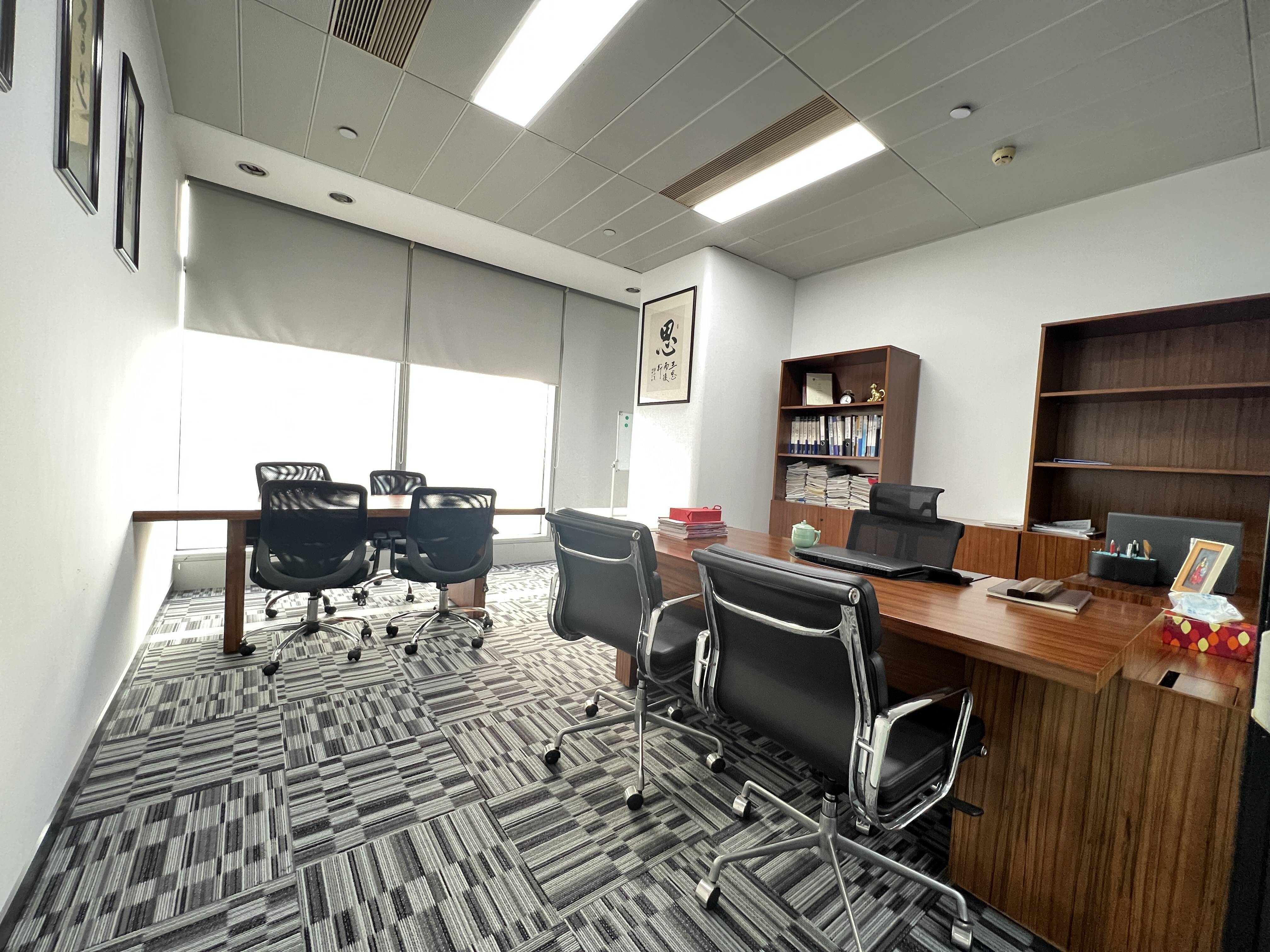 世博滨江绿地海外滩200平米写字楼出租