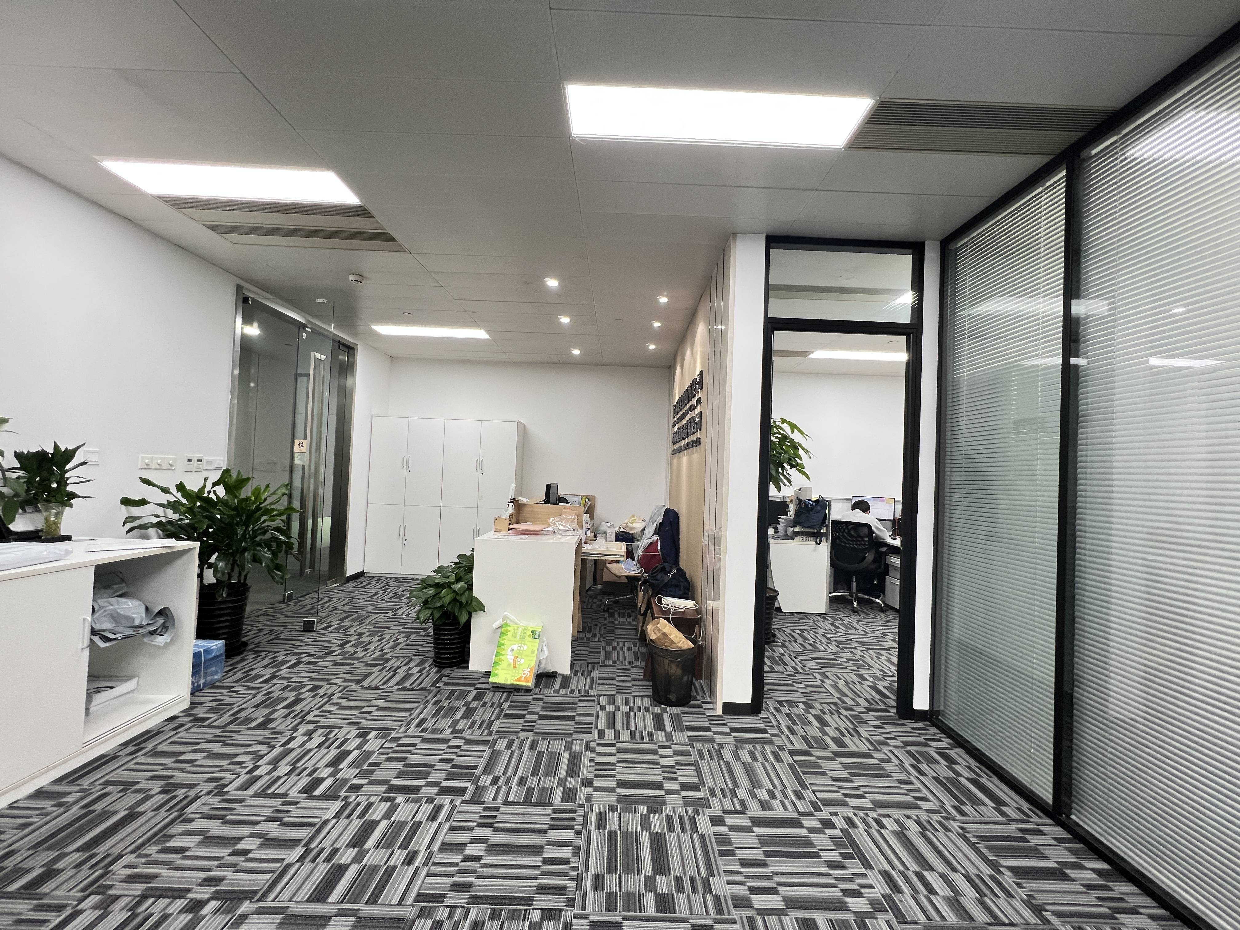 世博滨江绿地海外滩195平米写字楼出租