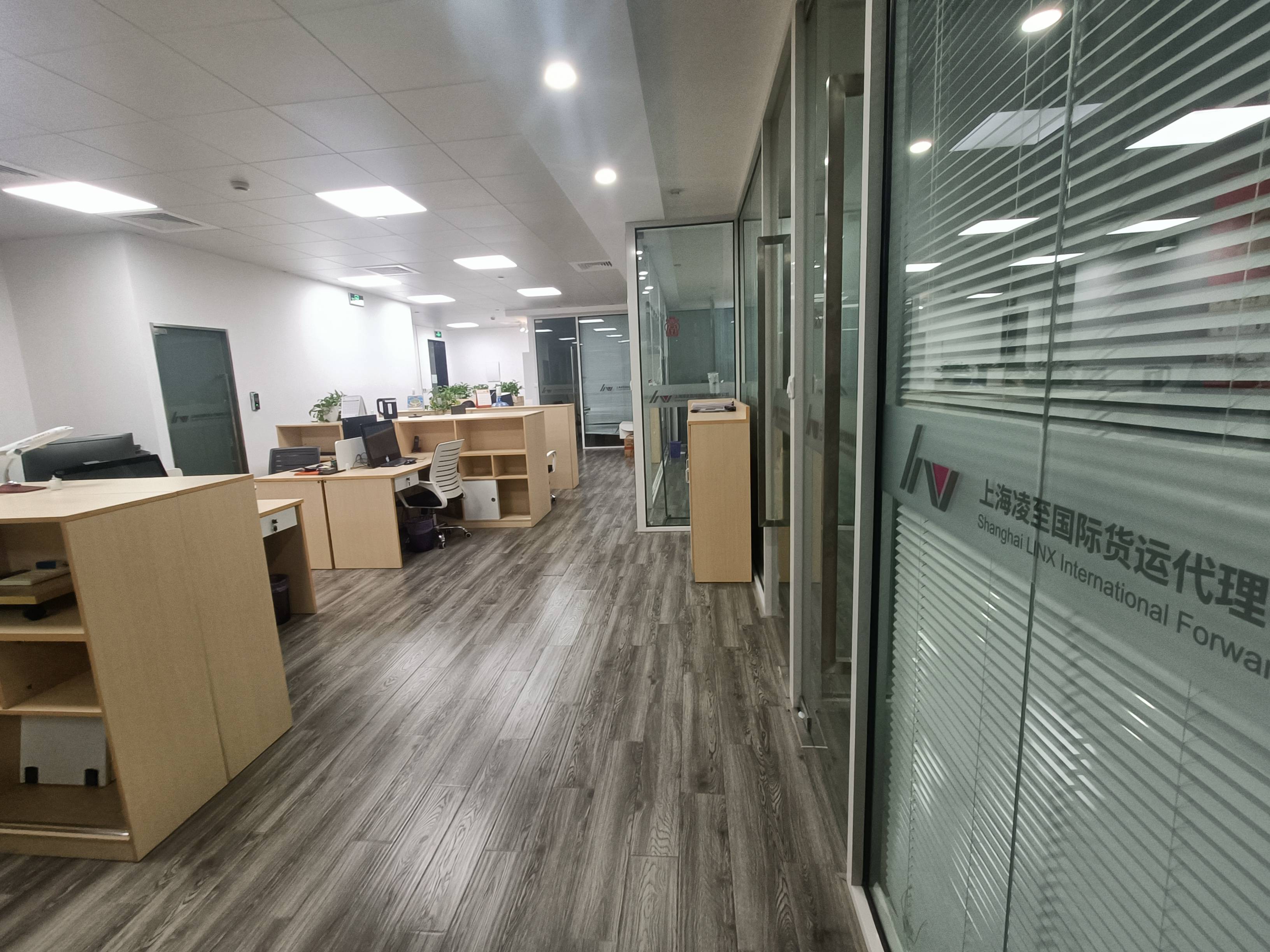 龙华上海绿地中心一期270平米写字楼出租