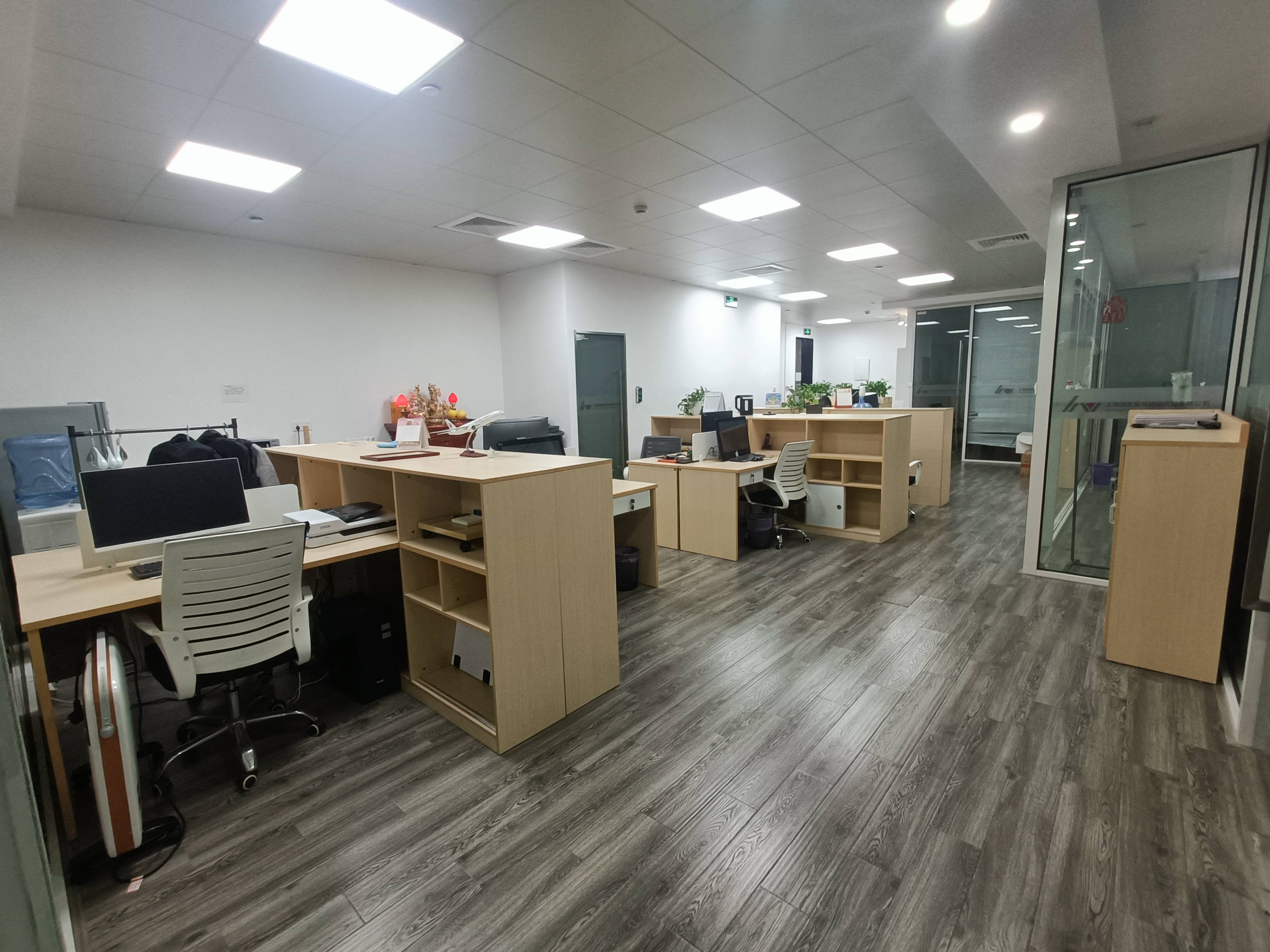 龙华上海绿地中心一期270平米写字楼出租