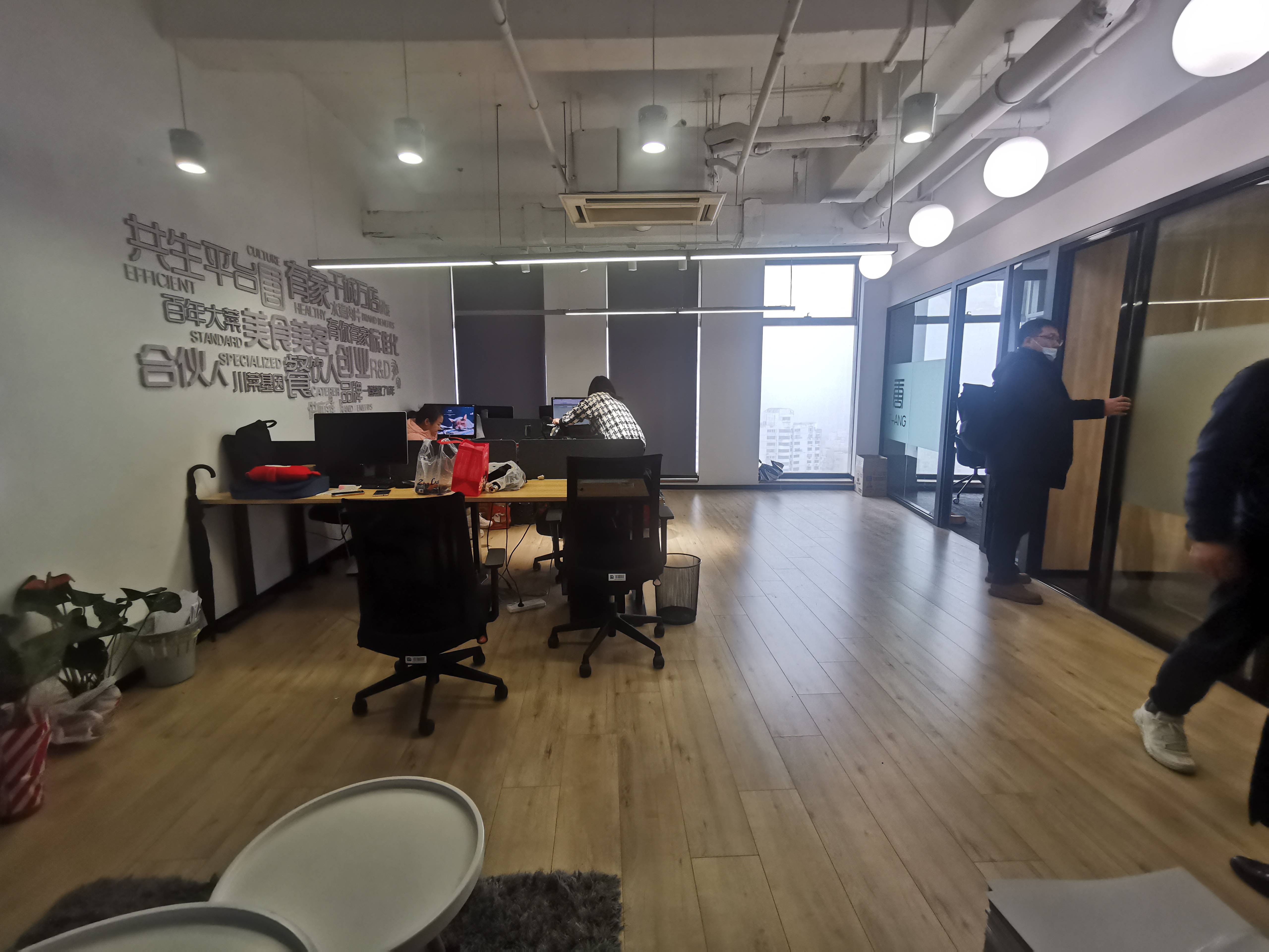 长寿路源达大厦132平米写字楼出租