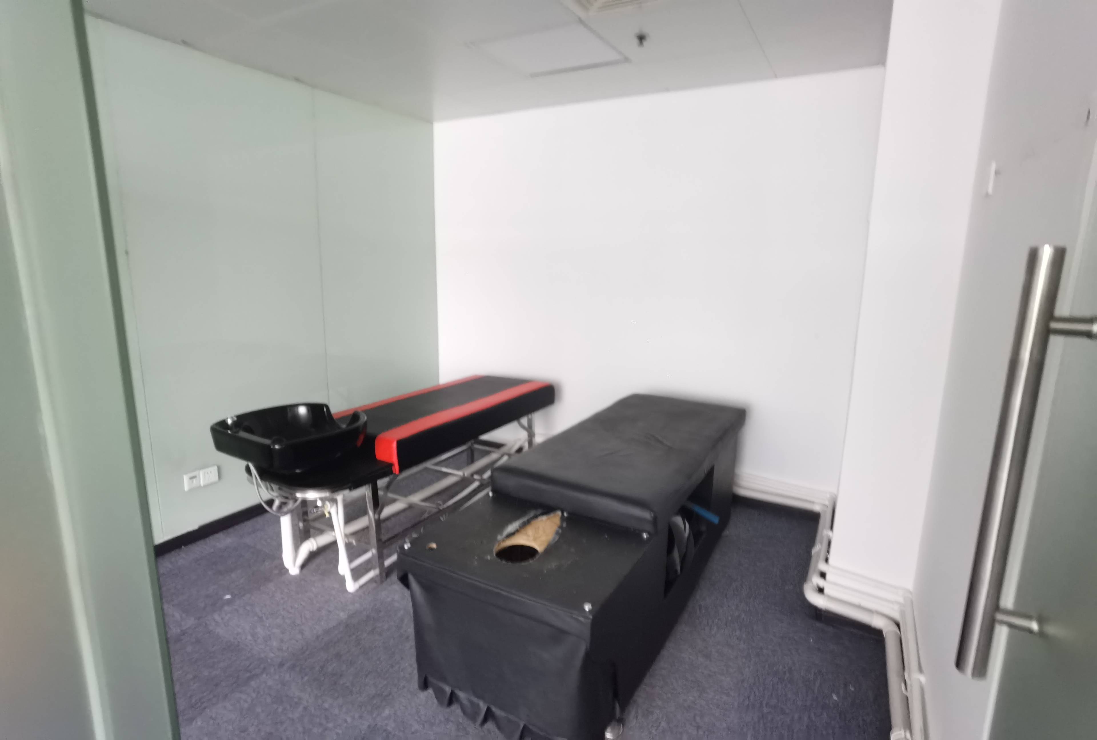 不夜城上海现代交通商务大厦91平米写字楼出租