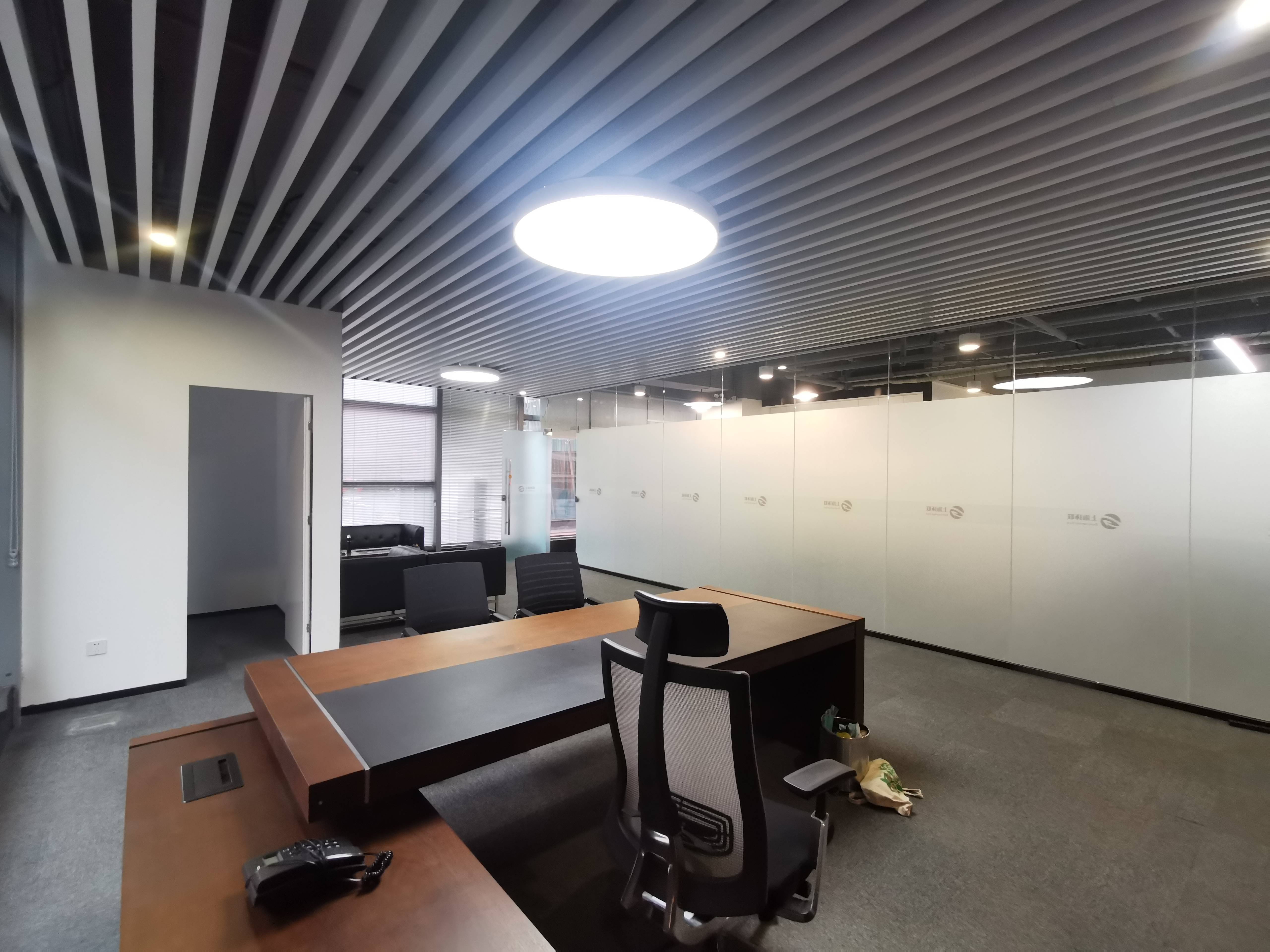 金虹桥龙湖虹桥天街672平米写字楼出租