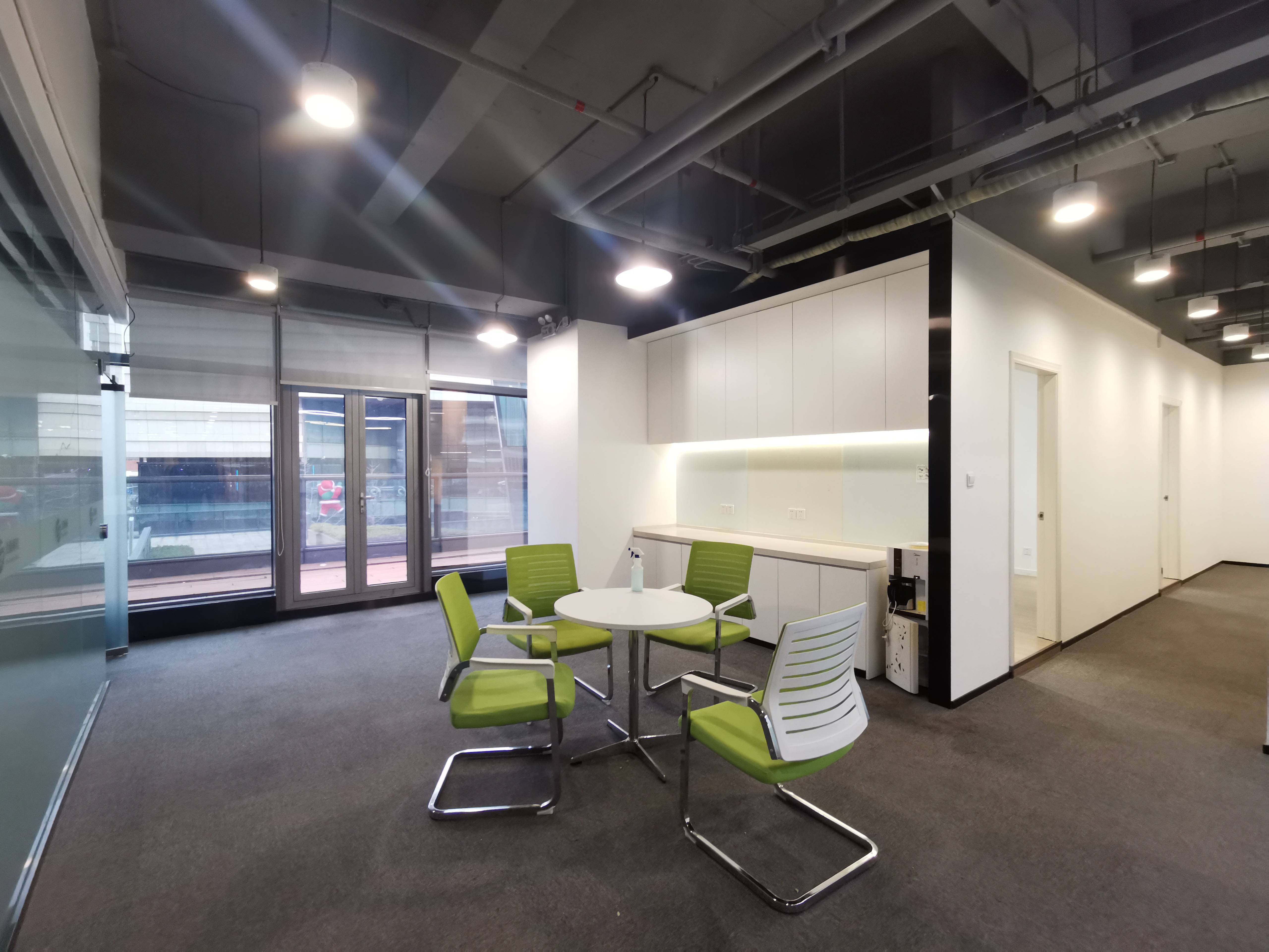 金虹桥龙湖虹桥天街672平米写字楼出租