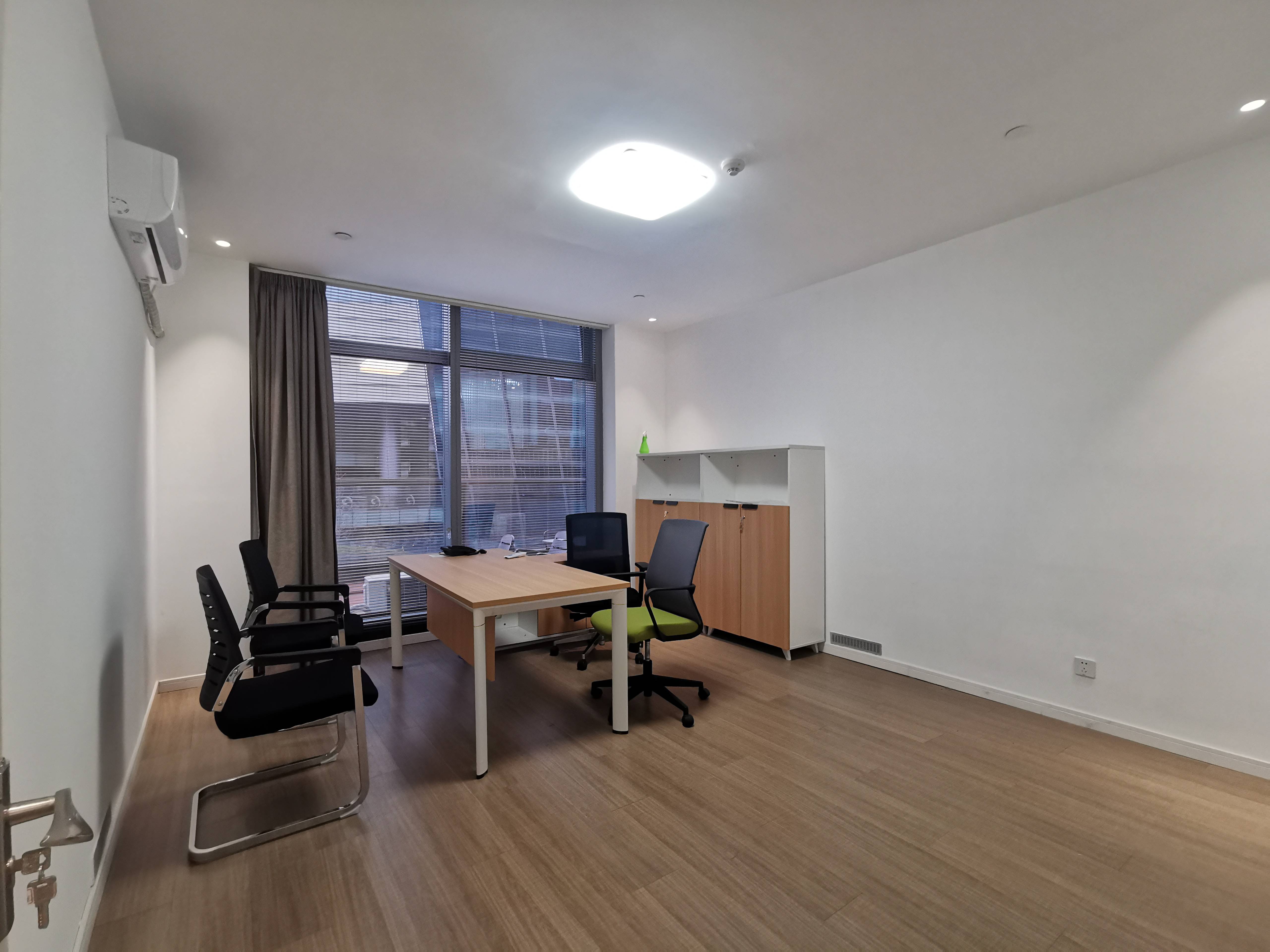 金虹桥龙湖虹桥天街672平米写字楼出租