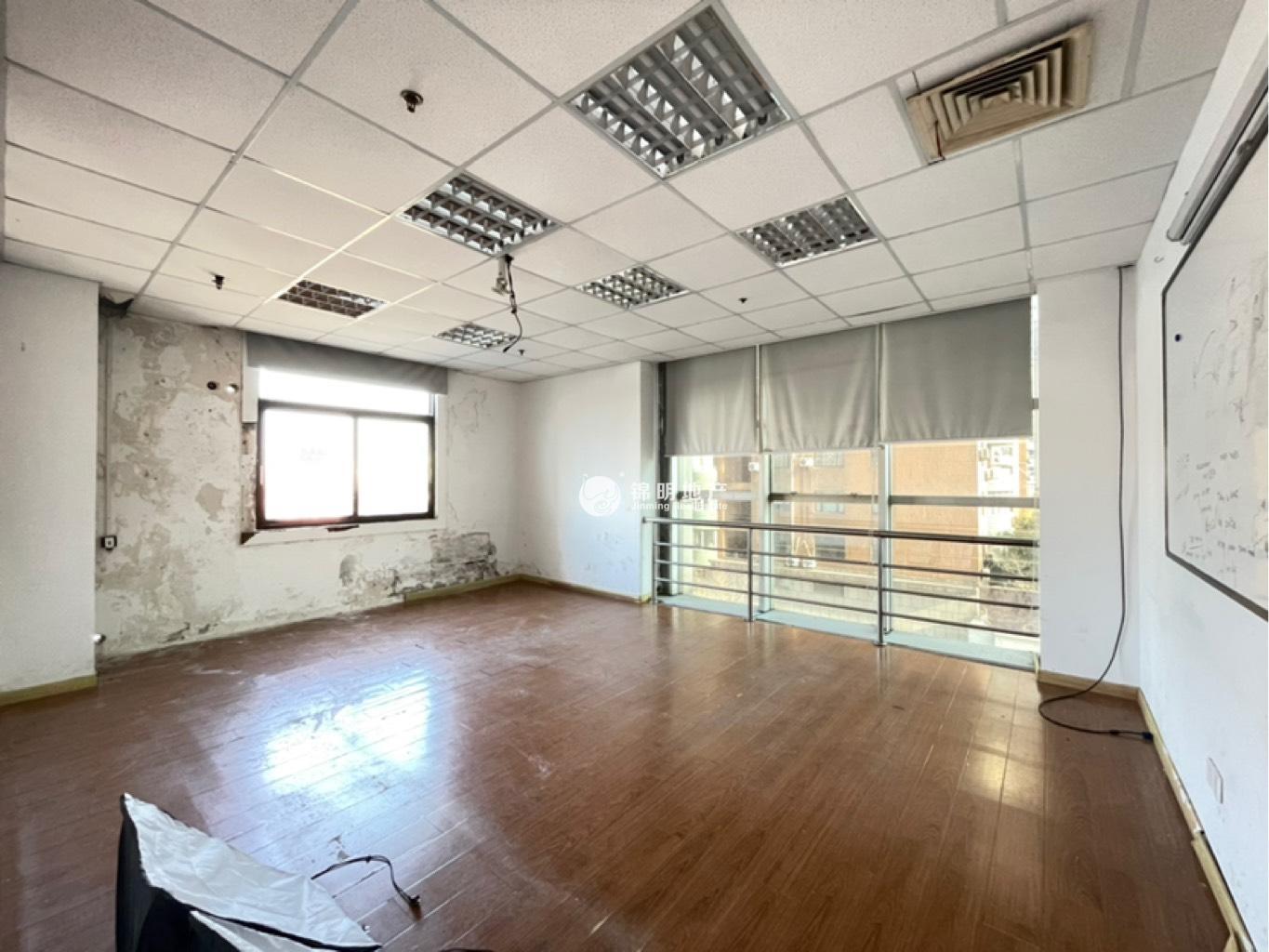 鞍山莱克大厦110平米写字楼出租