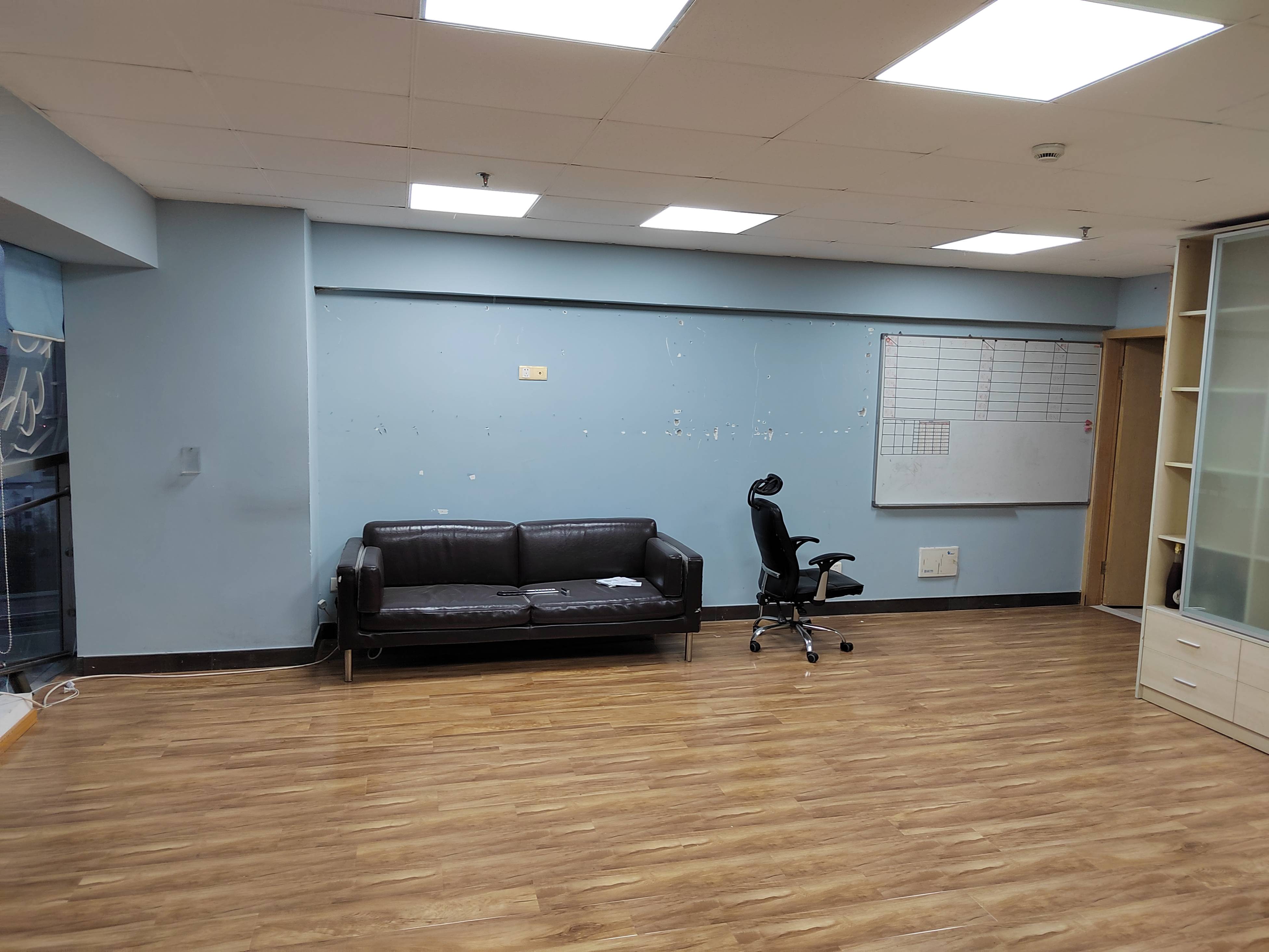 莘庄绿地蓝海77平米写字楼出租