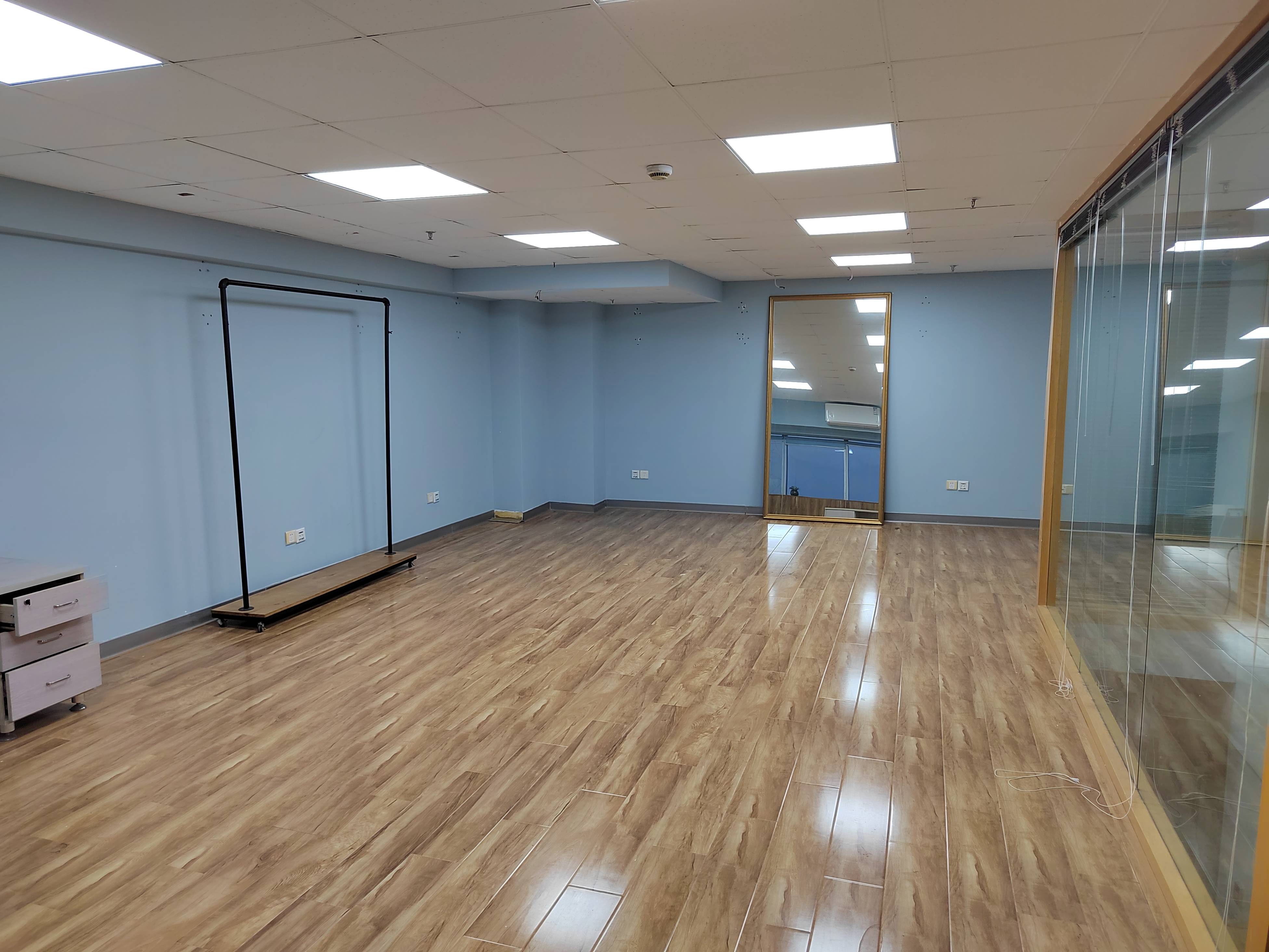 莘庄绿地蓝海77平米写字楼出租