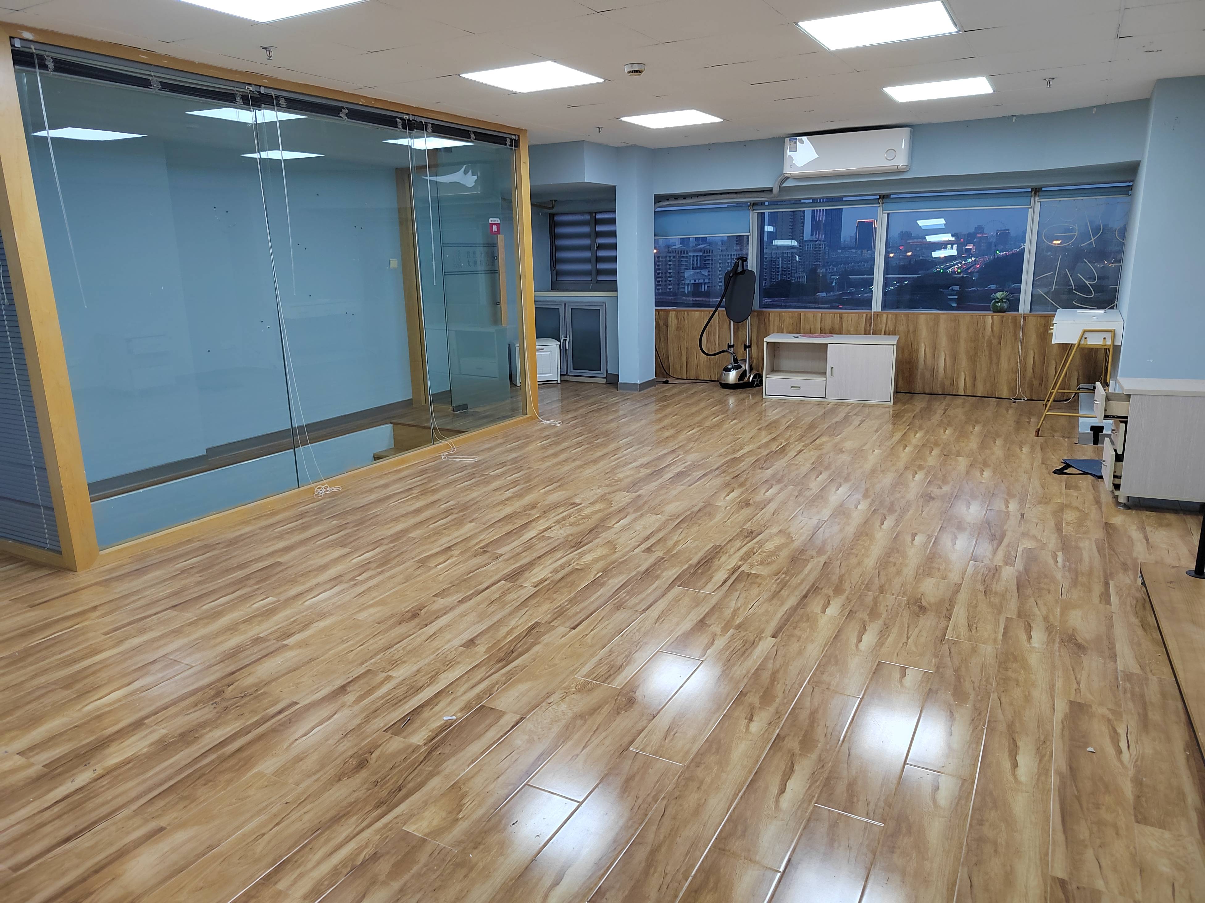 莘庄绿地蓝海77平米写字楼出租