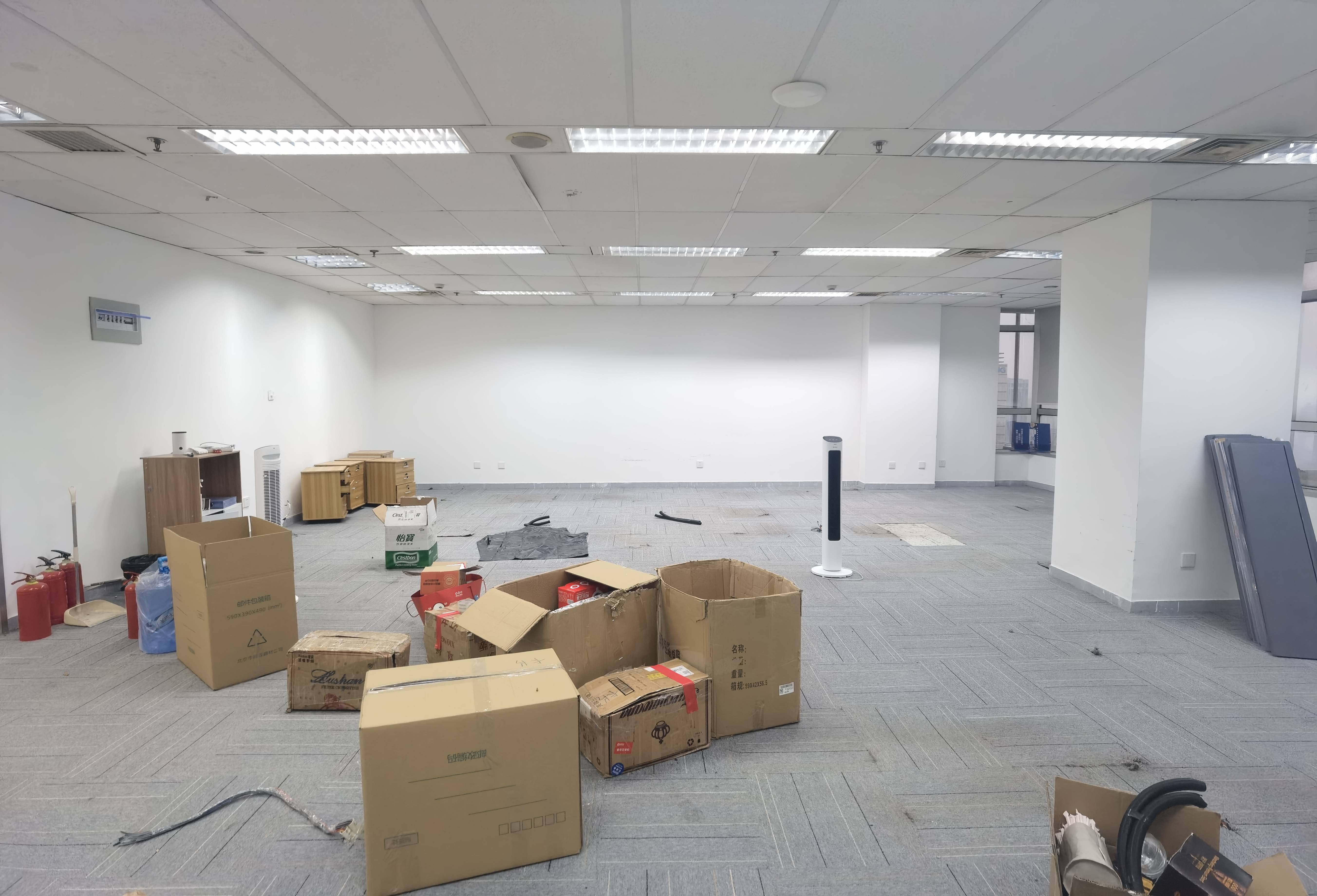 南京西路仲益大厦214平米写字楼出租