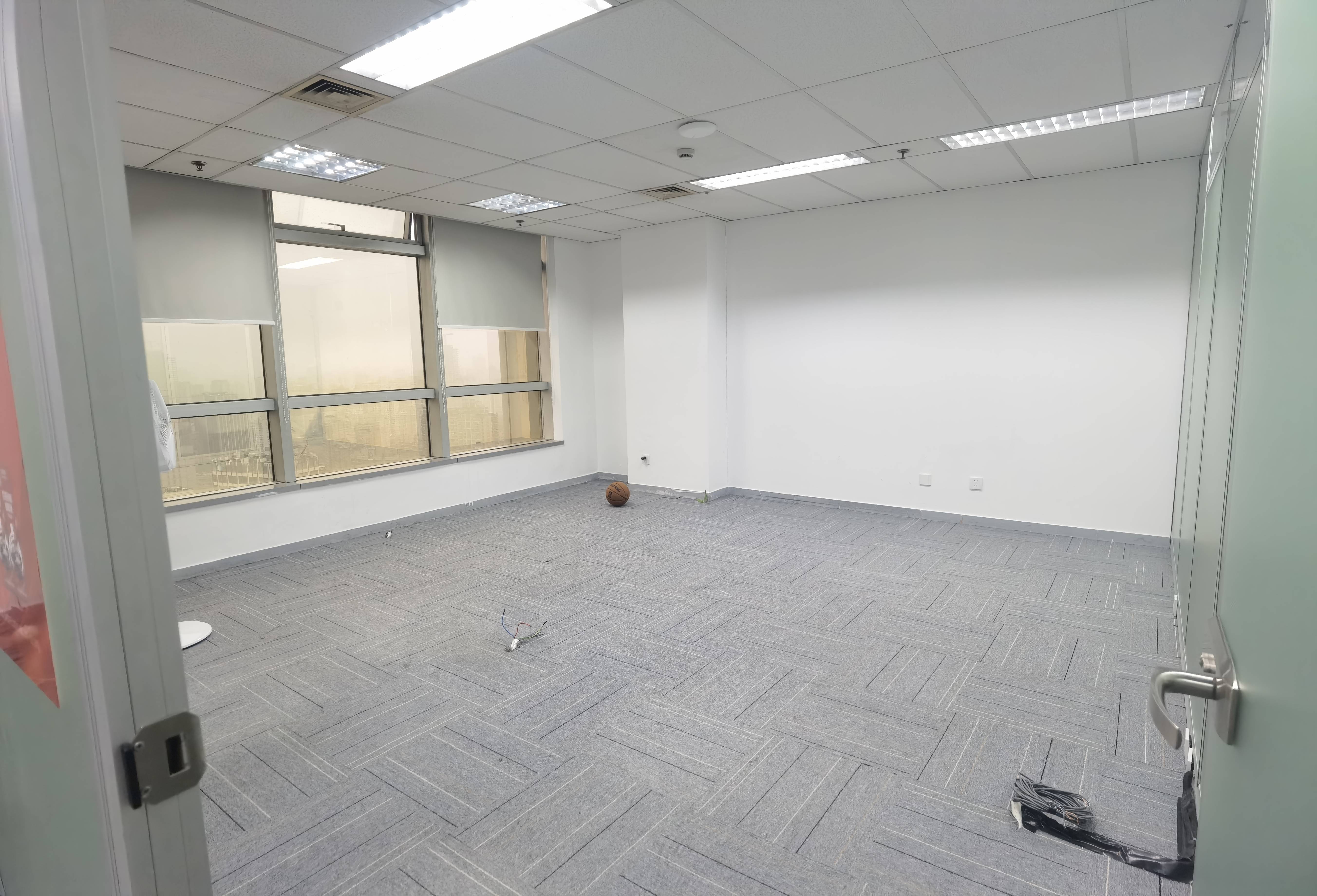 南京西路仲益大厦214平米写字楼出租