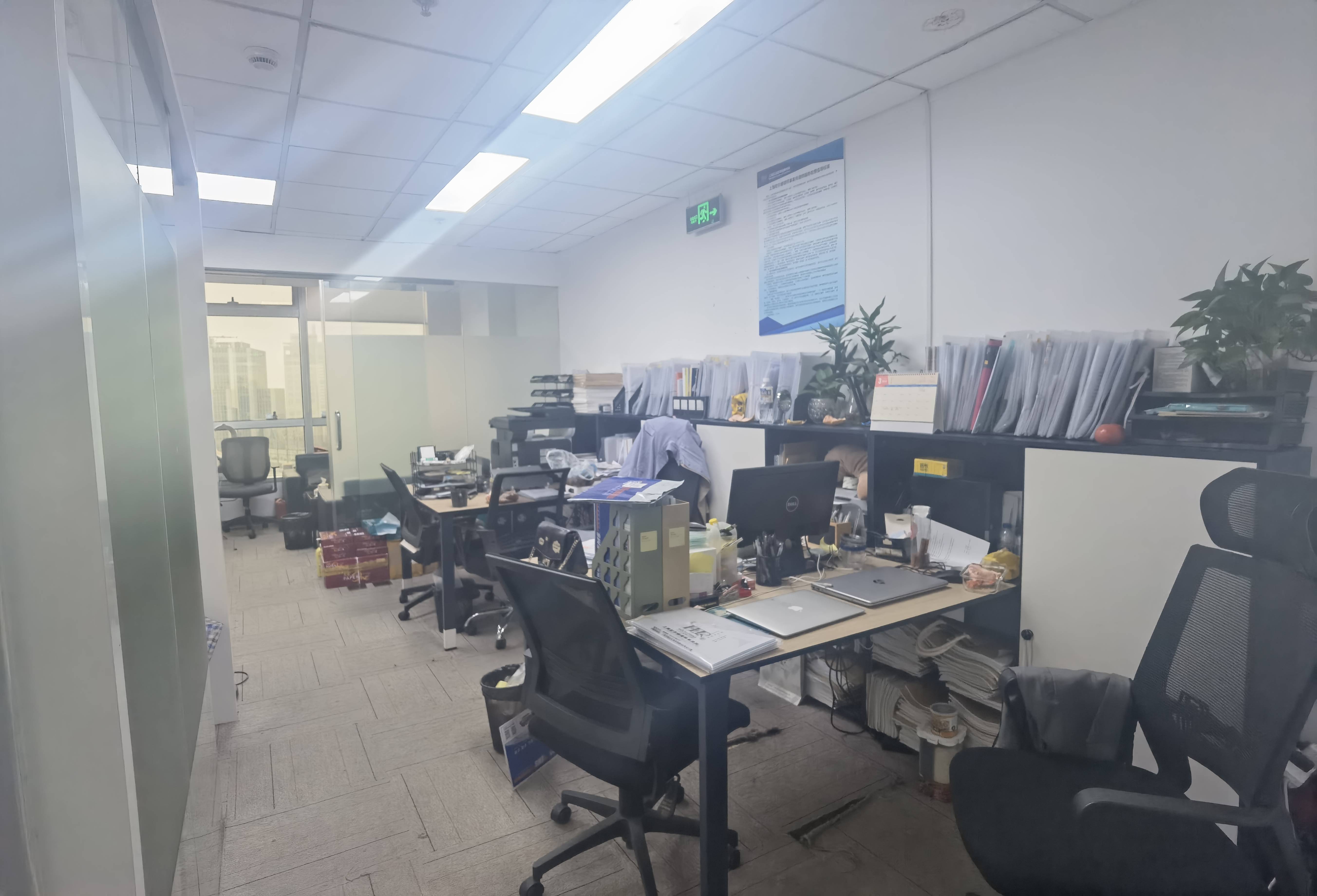 南京西路仲益大厦65平米写字楼出租