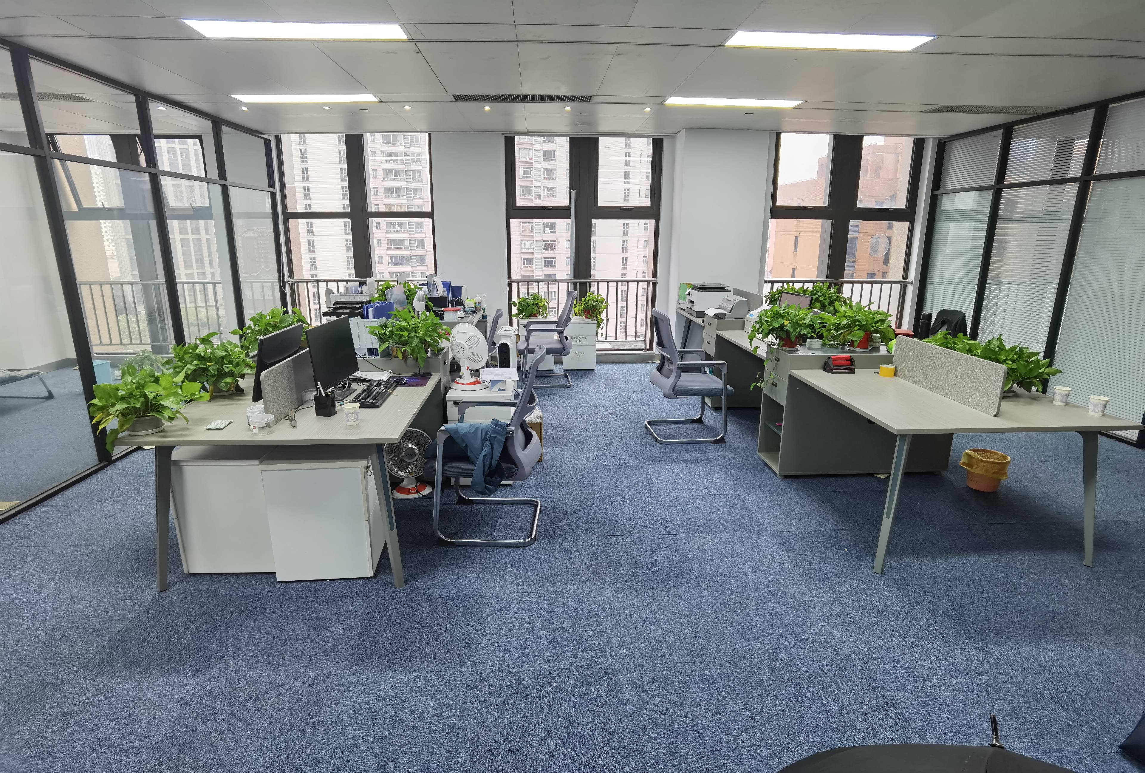 四川北路嘉杰国际广场217平米写字楼出租