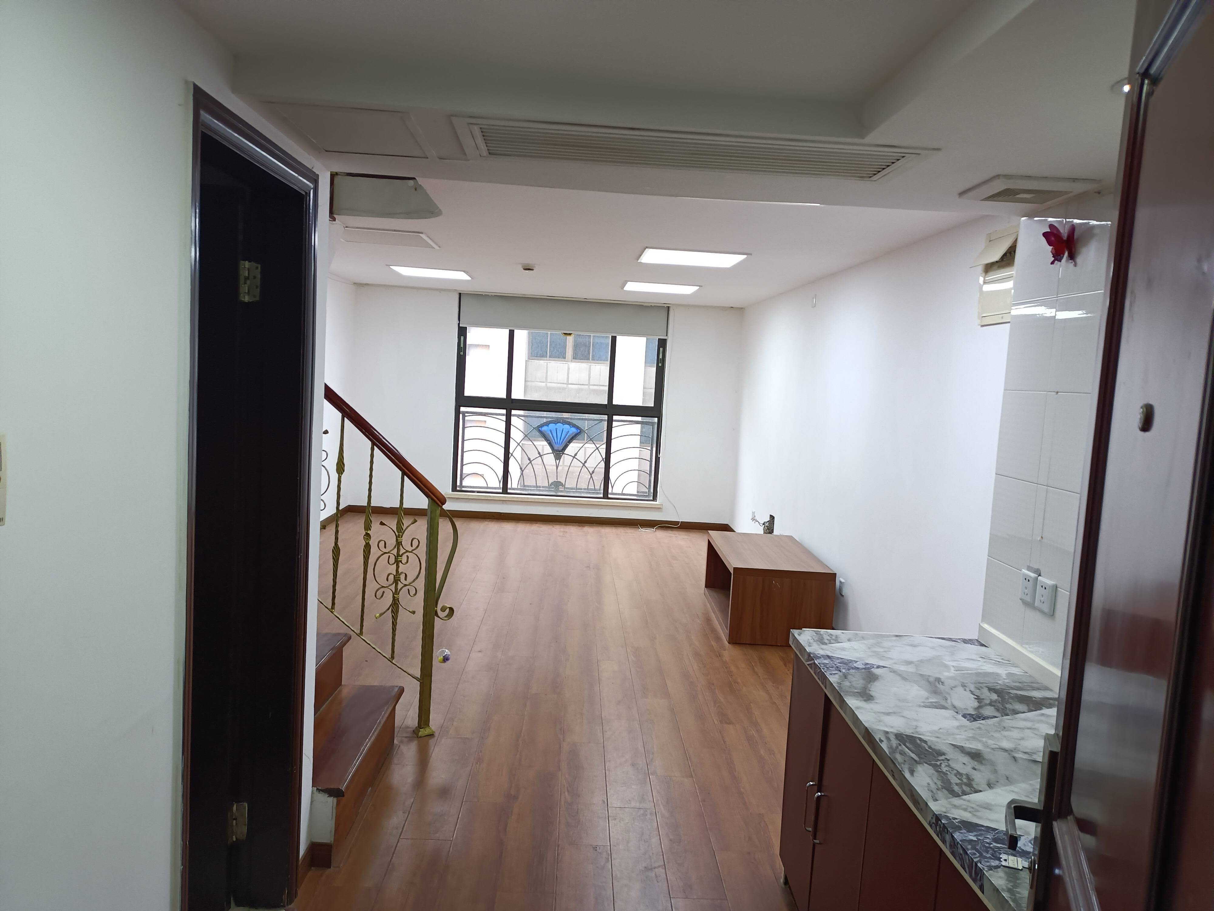 长寿路圣天地商务楼57平米写字楼出租