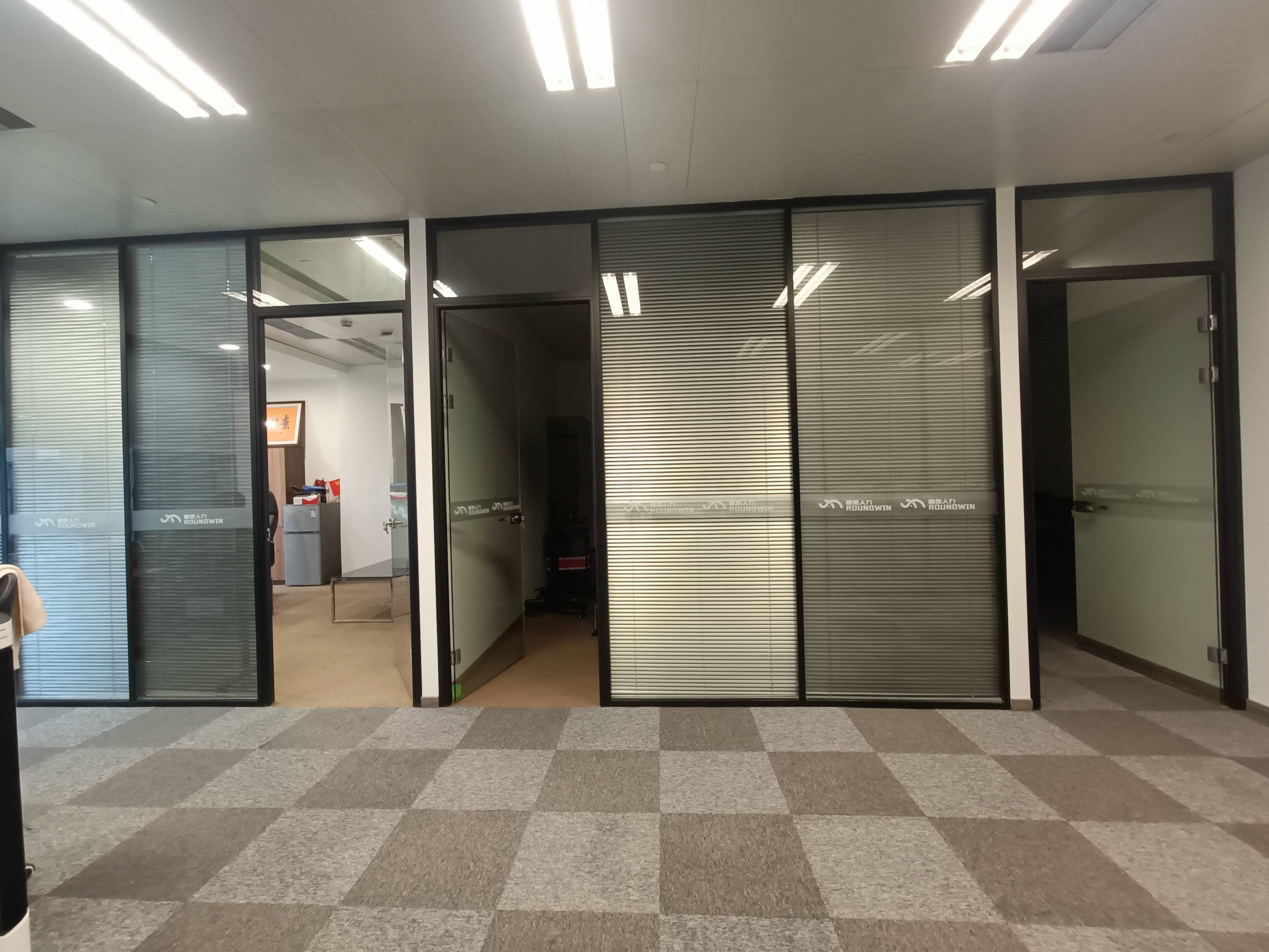 龙华上海绿地中心一期188平米写字楼出租