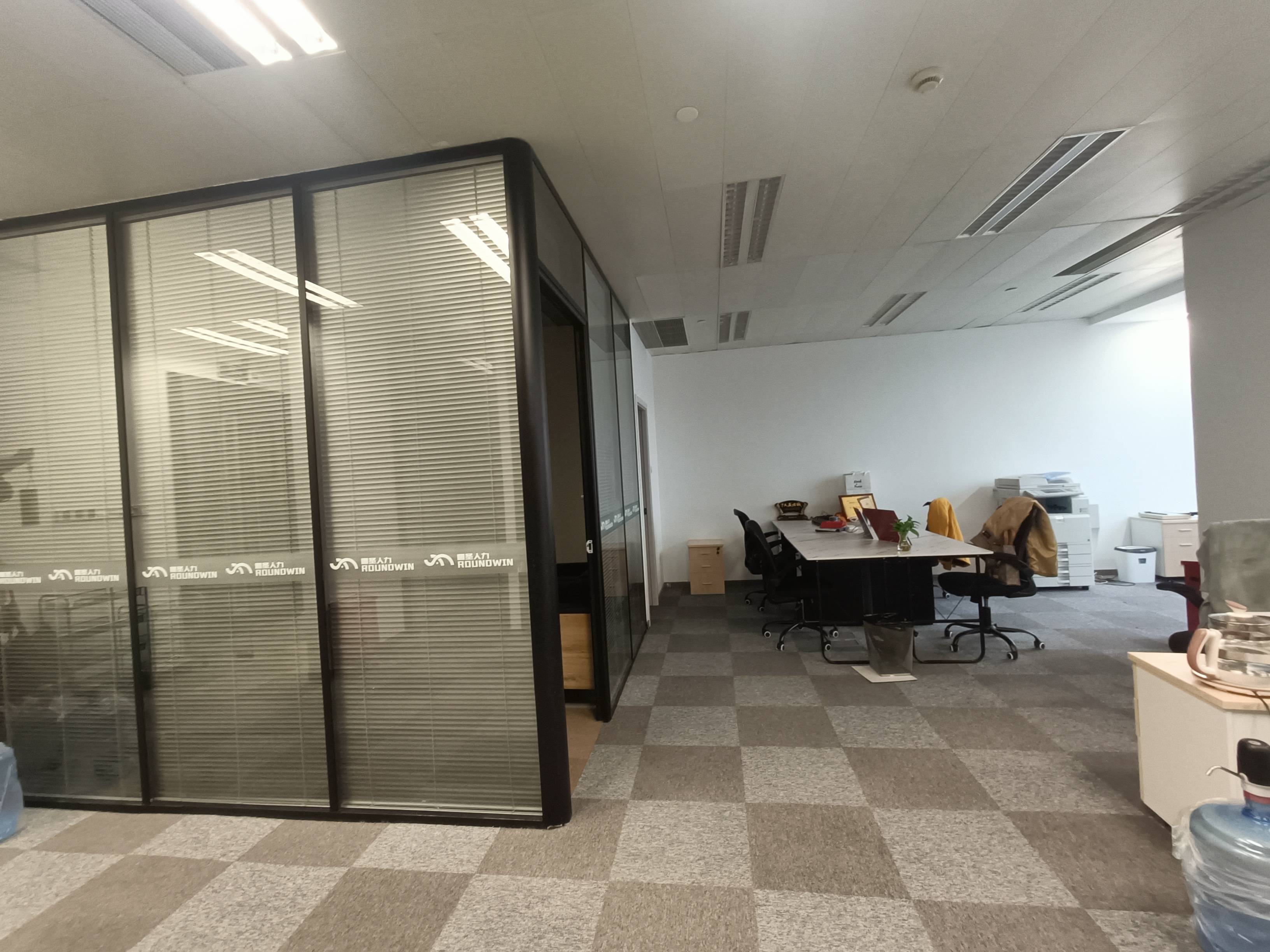 龙华上海绿地中心一期188平米写字楼出租