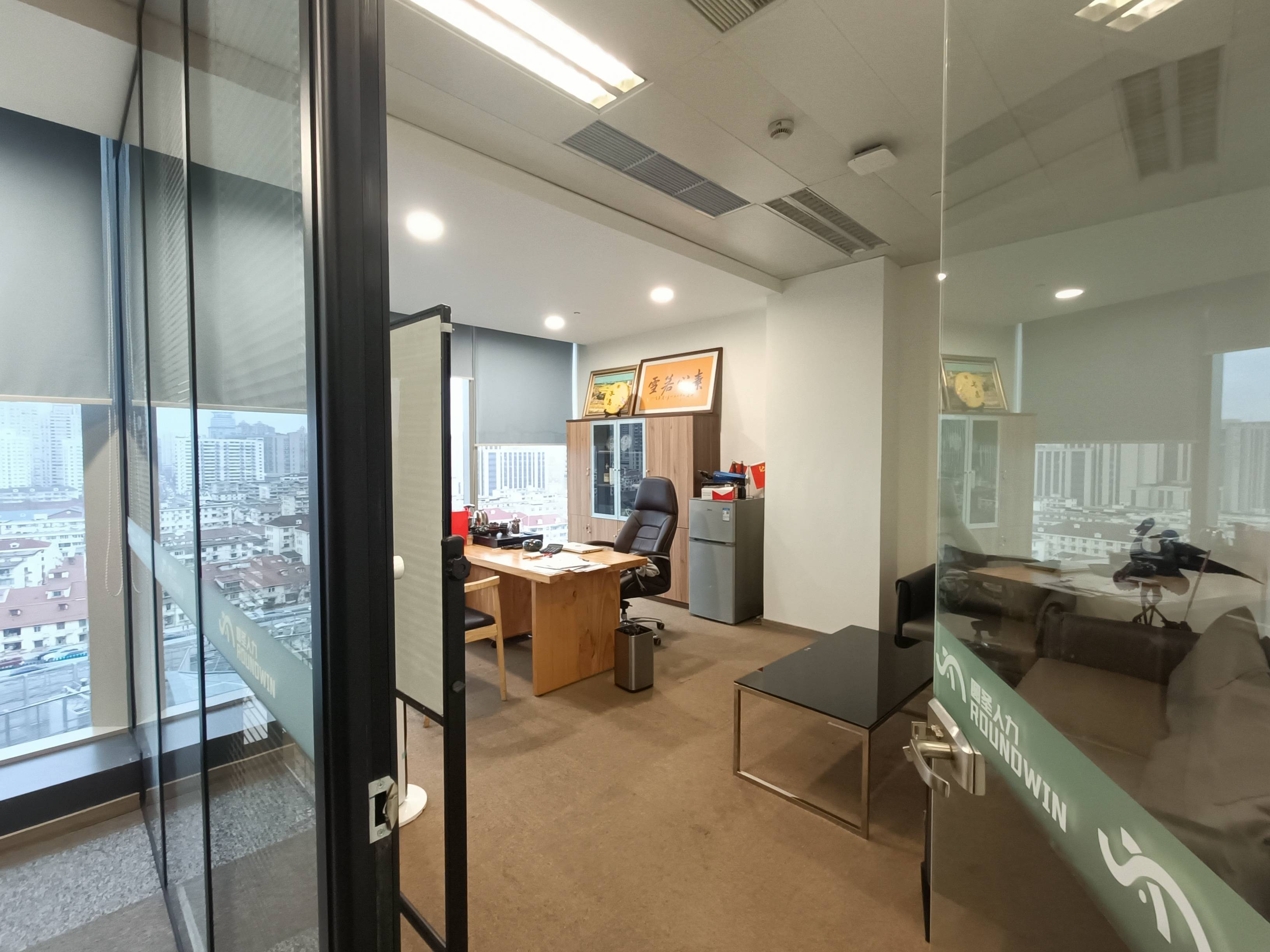 龙华上海绿地中心一期188平米写字楼出租