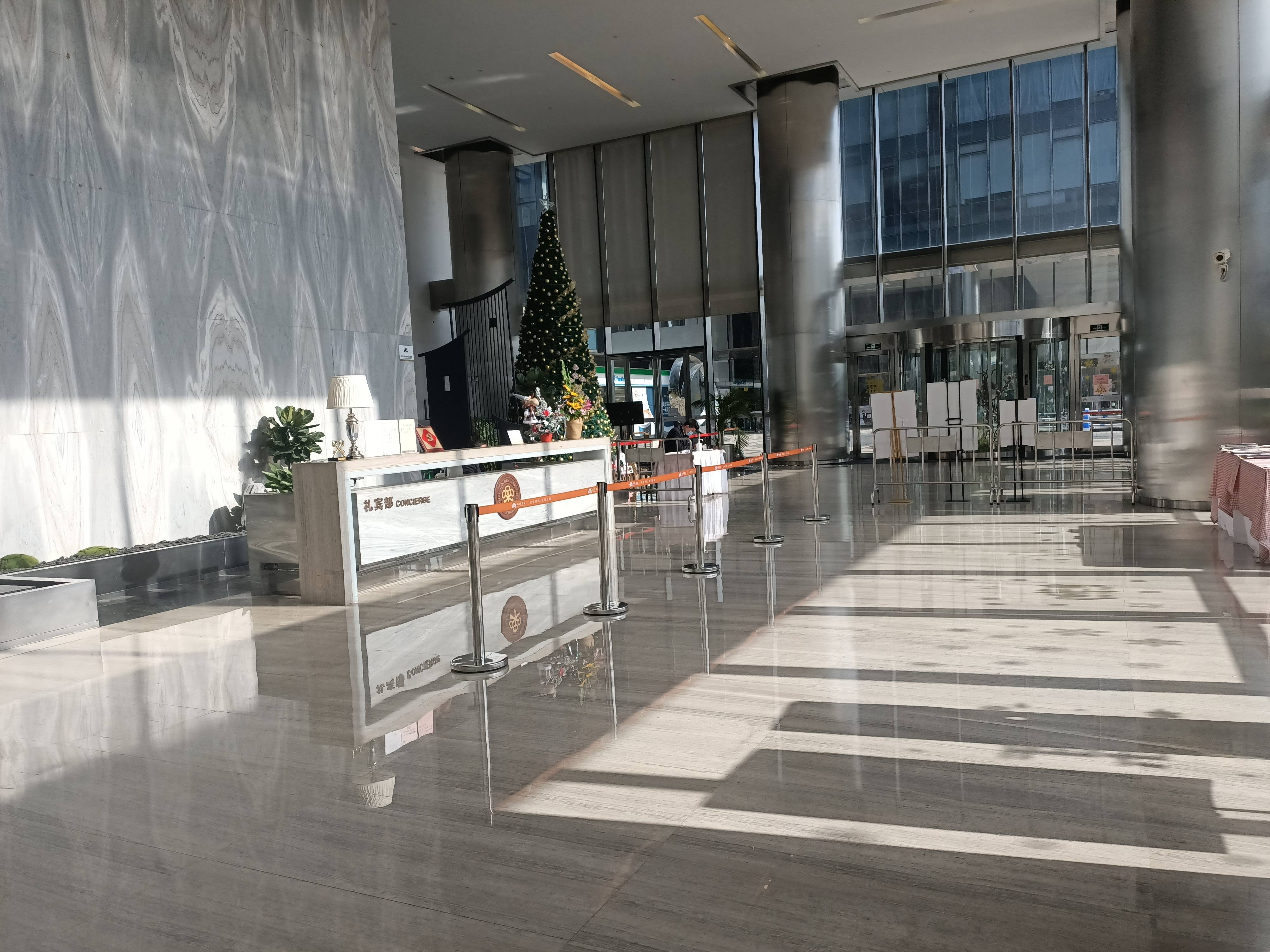 龙华上海绿地中心一期188平米写字楼出租