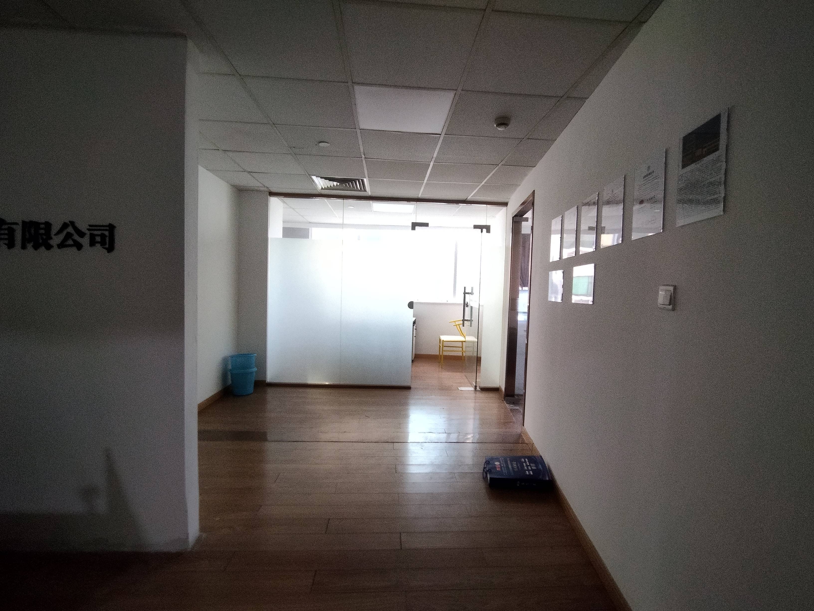 光新浦发广场227平米写字楼出租