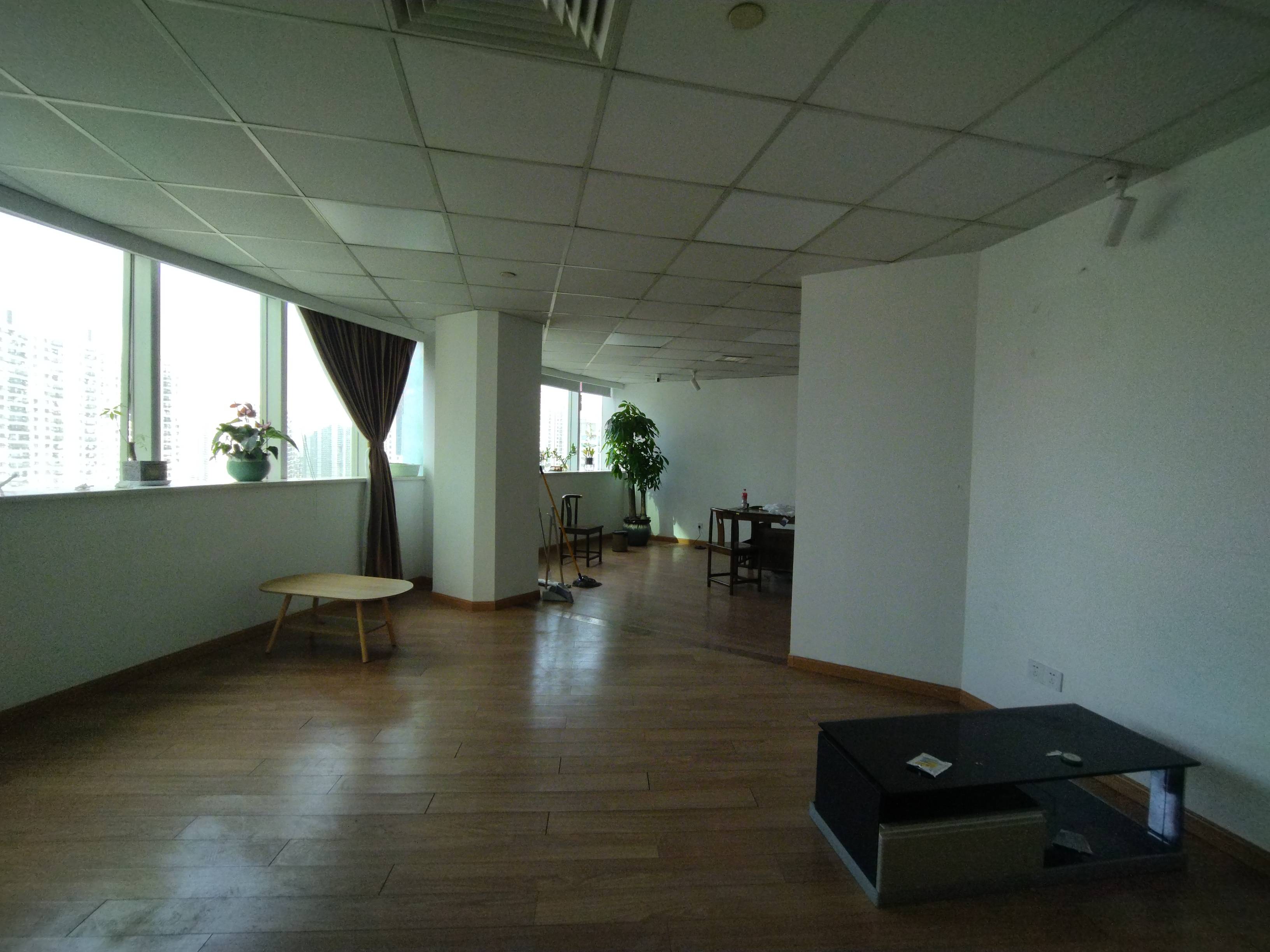 光新浦发广场227平米写字楼出租