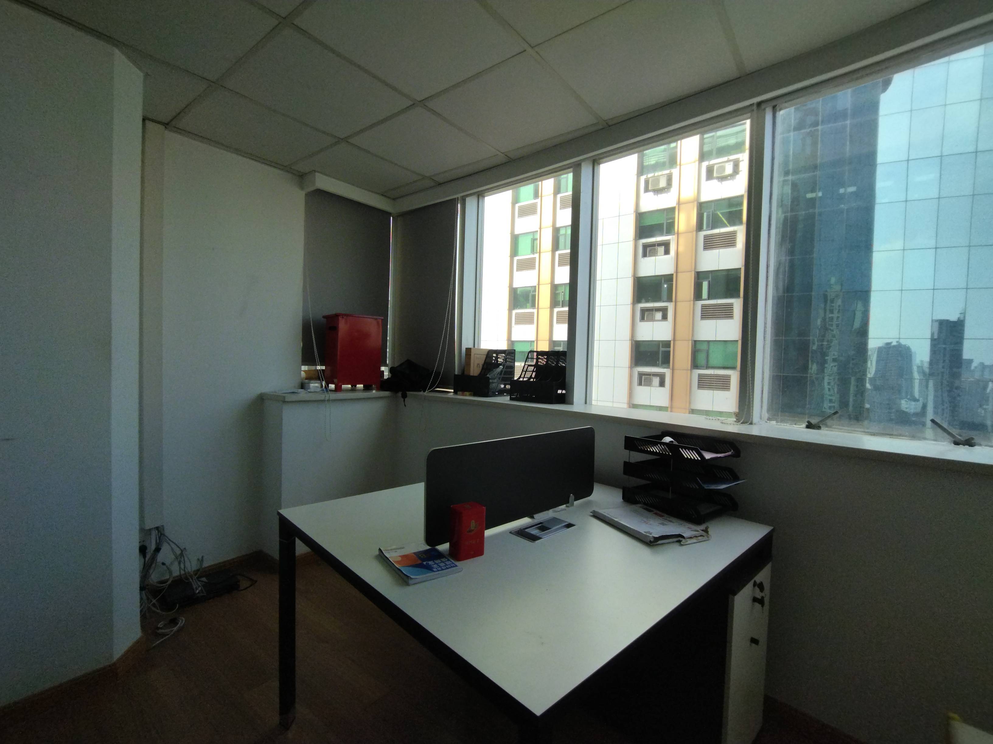 光新浦发广场227平米写字楼出租