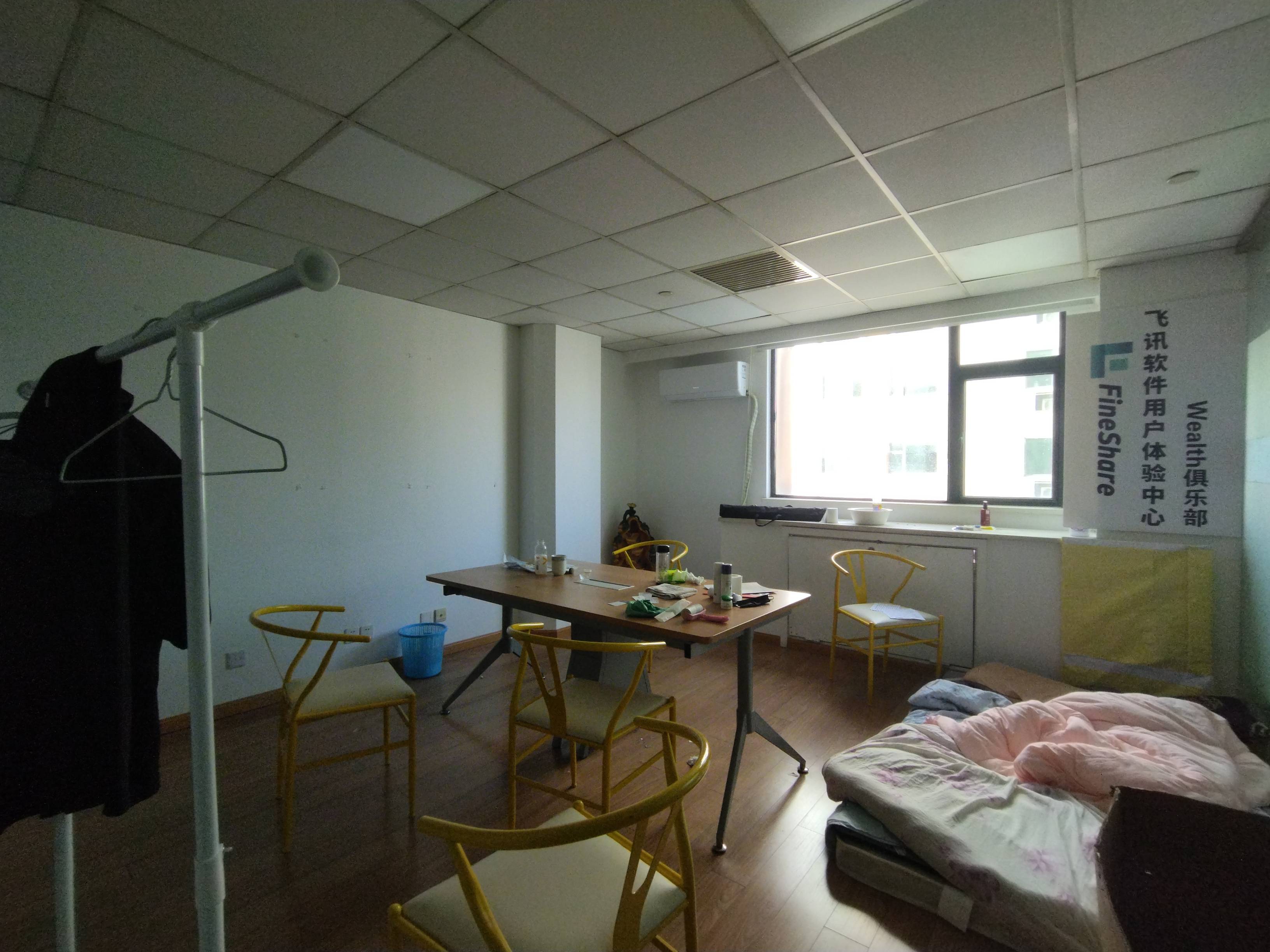 光新浦发广场227平米写字楼出租