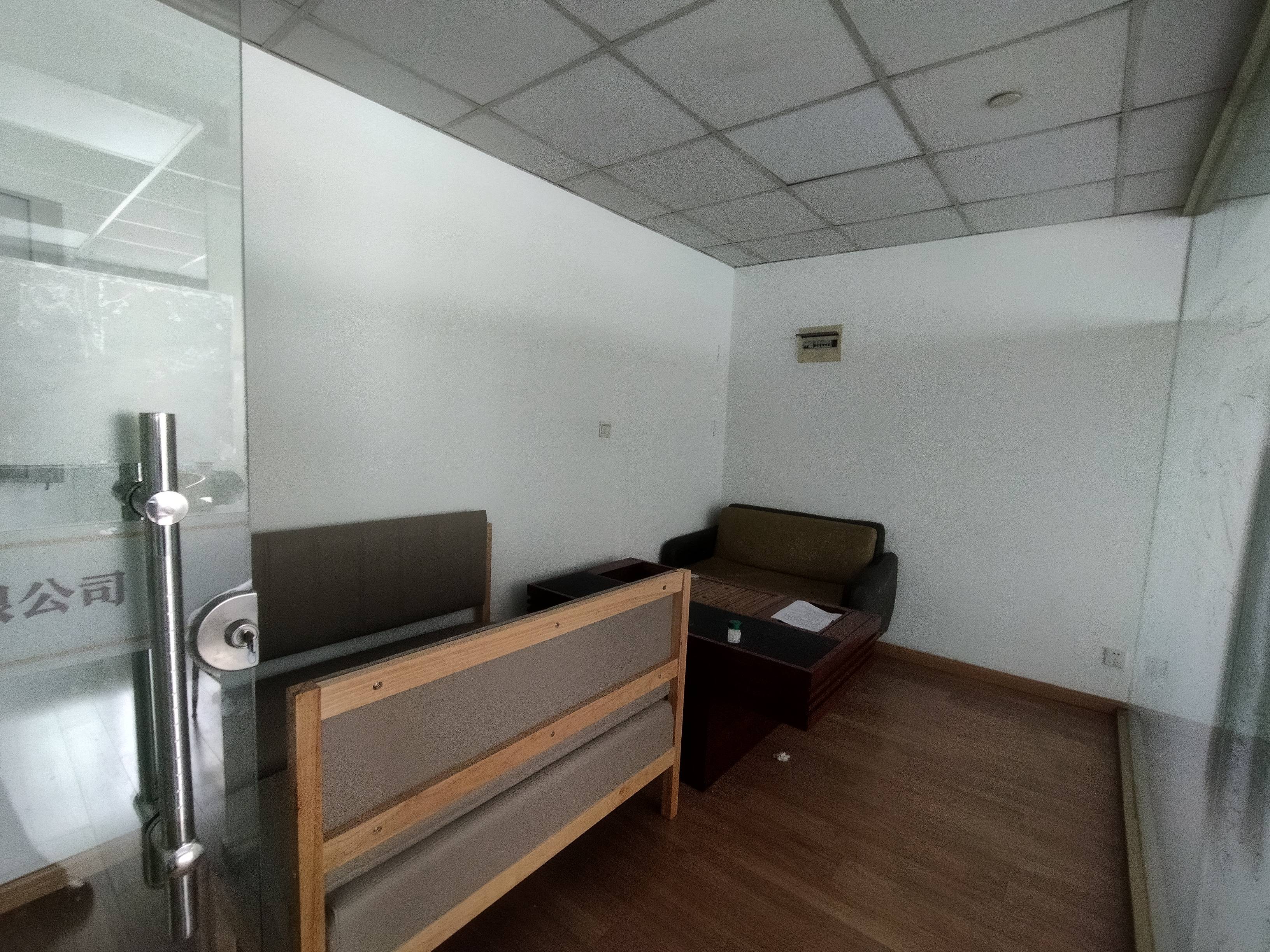 光新浦发广场227平米写字楼出租