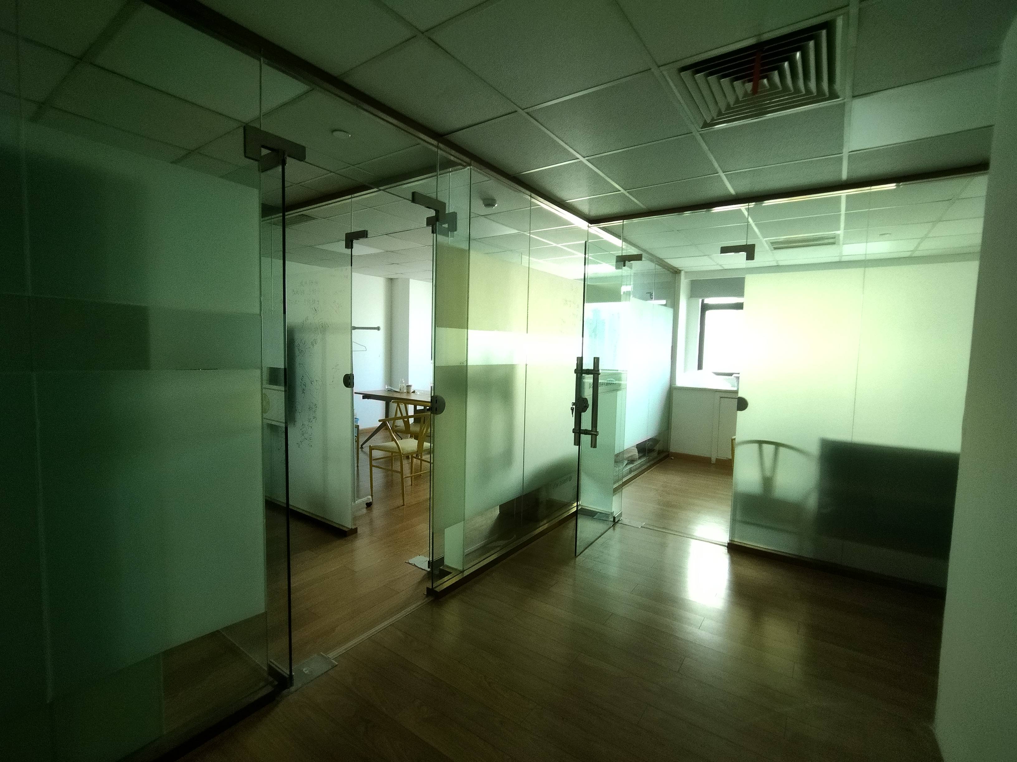 光新浦发广场227平米写字楼出租