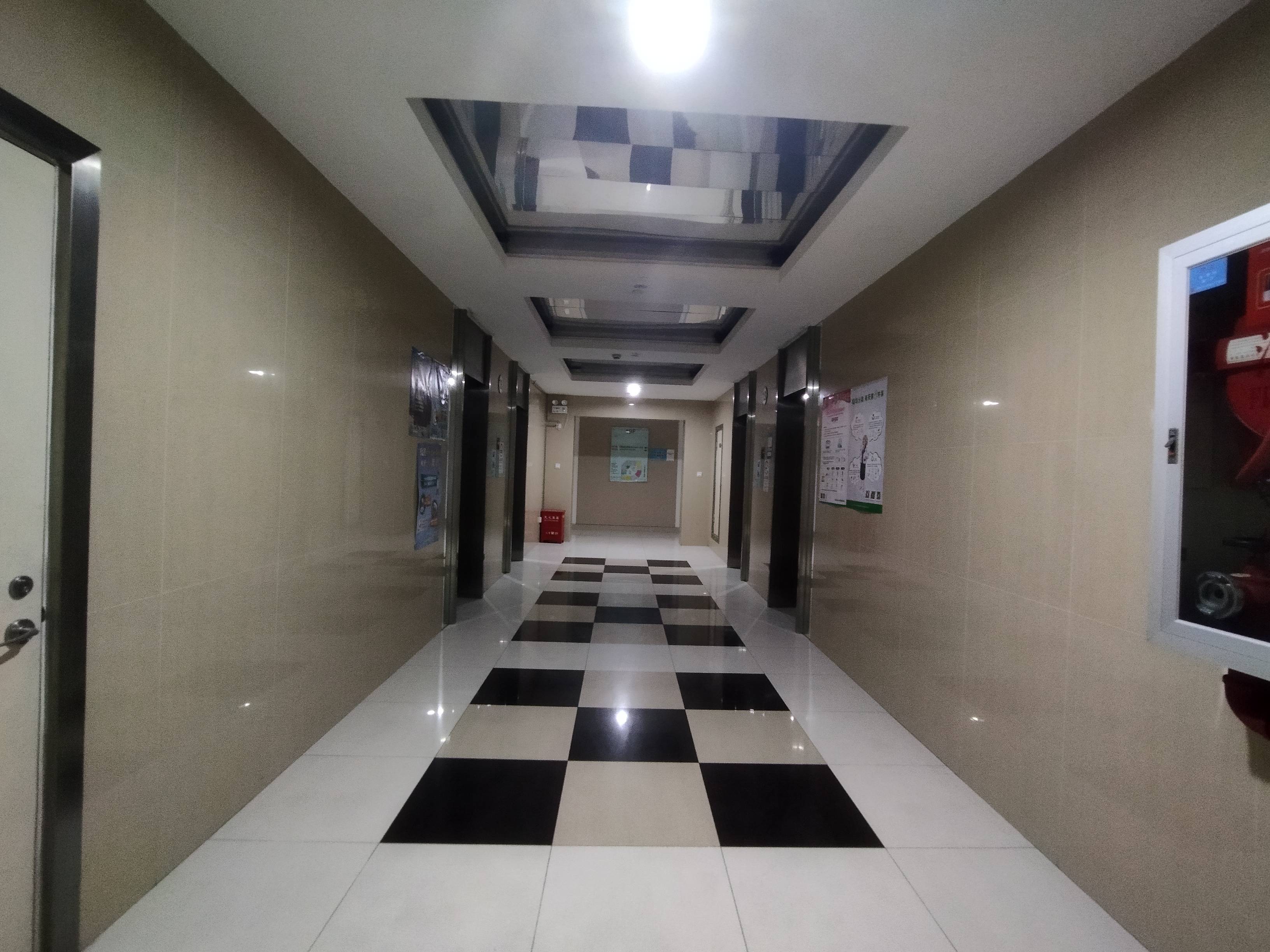 光新浦发广场227平米写字楼出租