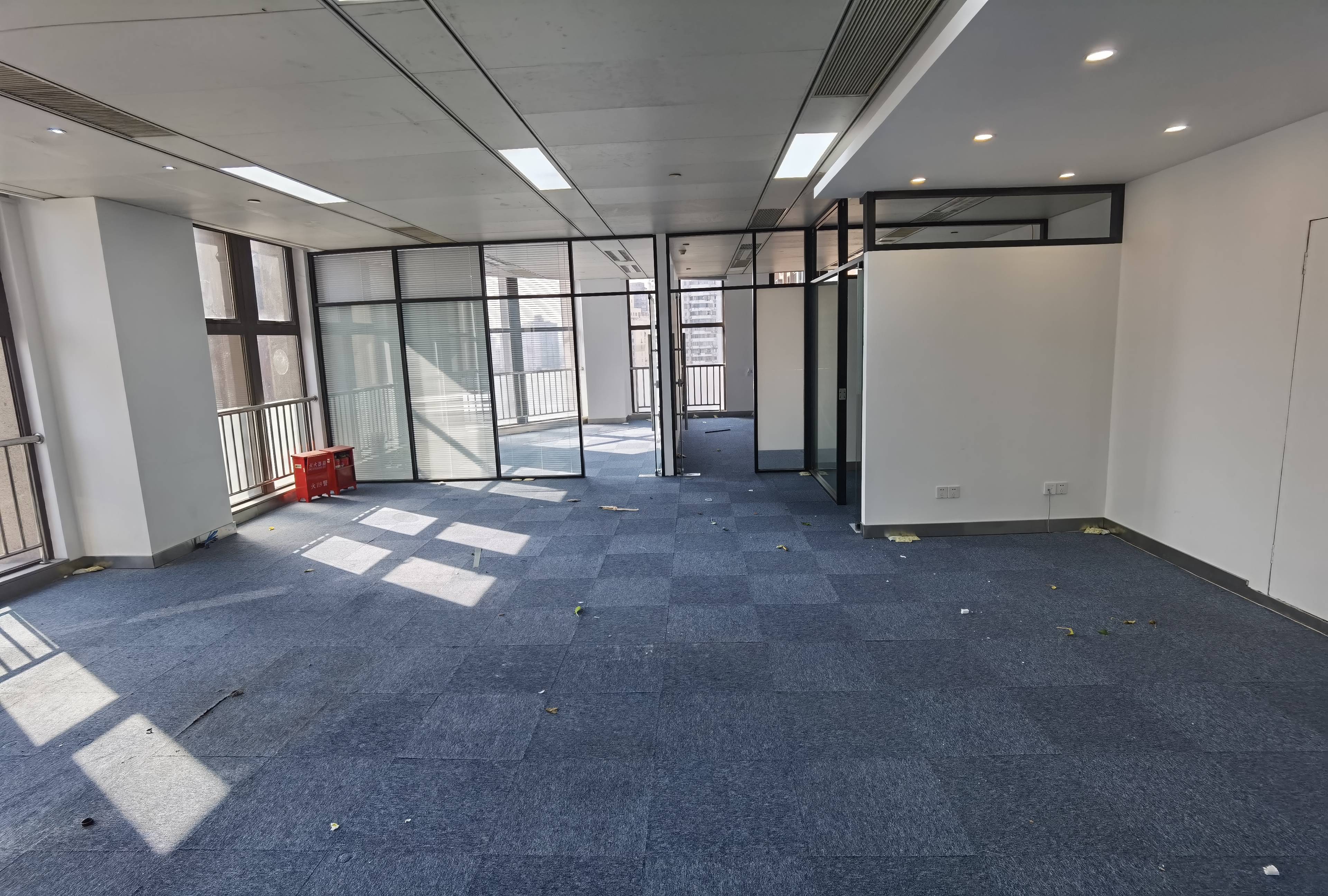 四川北路嘉杰国际广场217平米写字楼出租