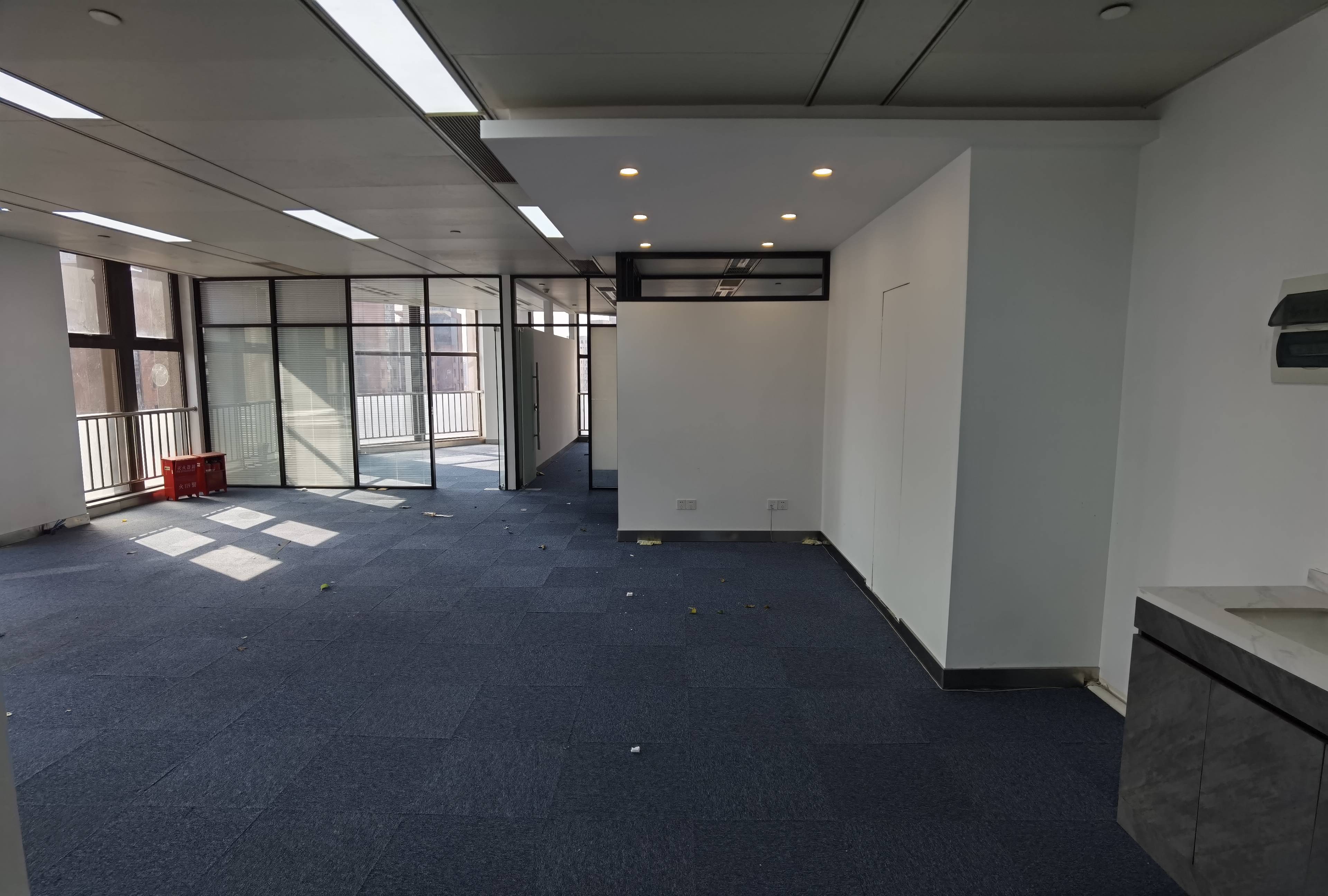 四川北路嘉杰国际广场217平米写字楼出租