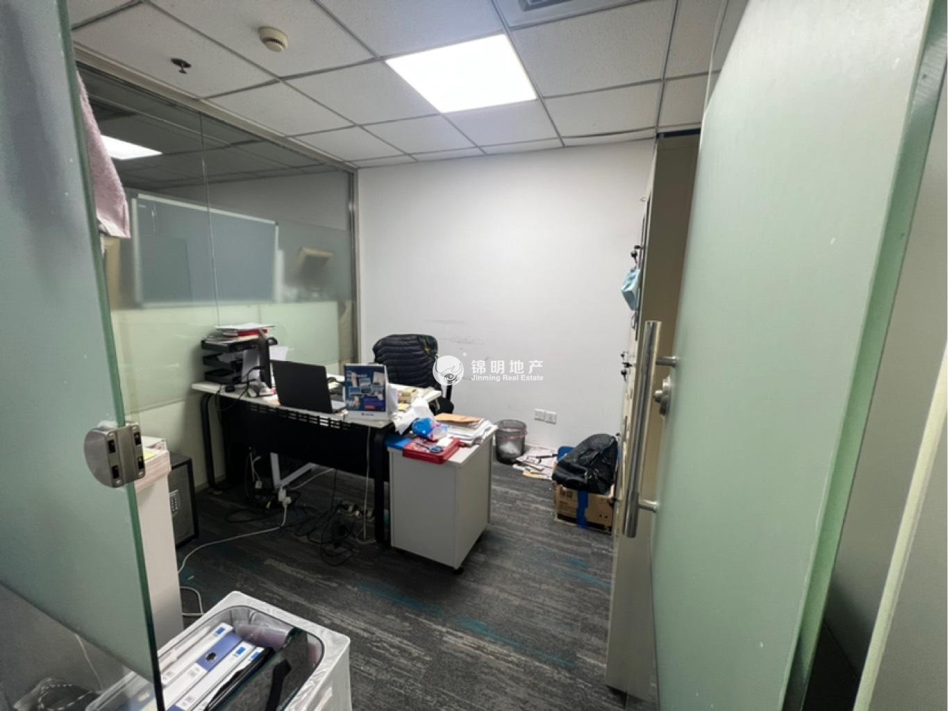 临平路上海商贸大厦108平米写字楼出租