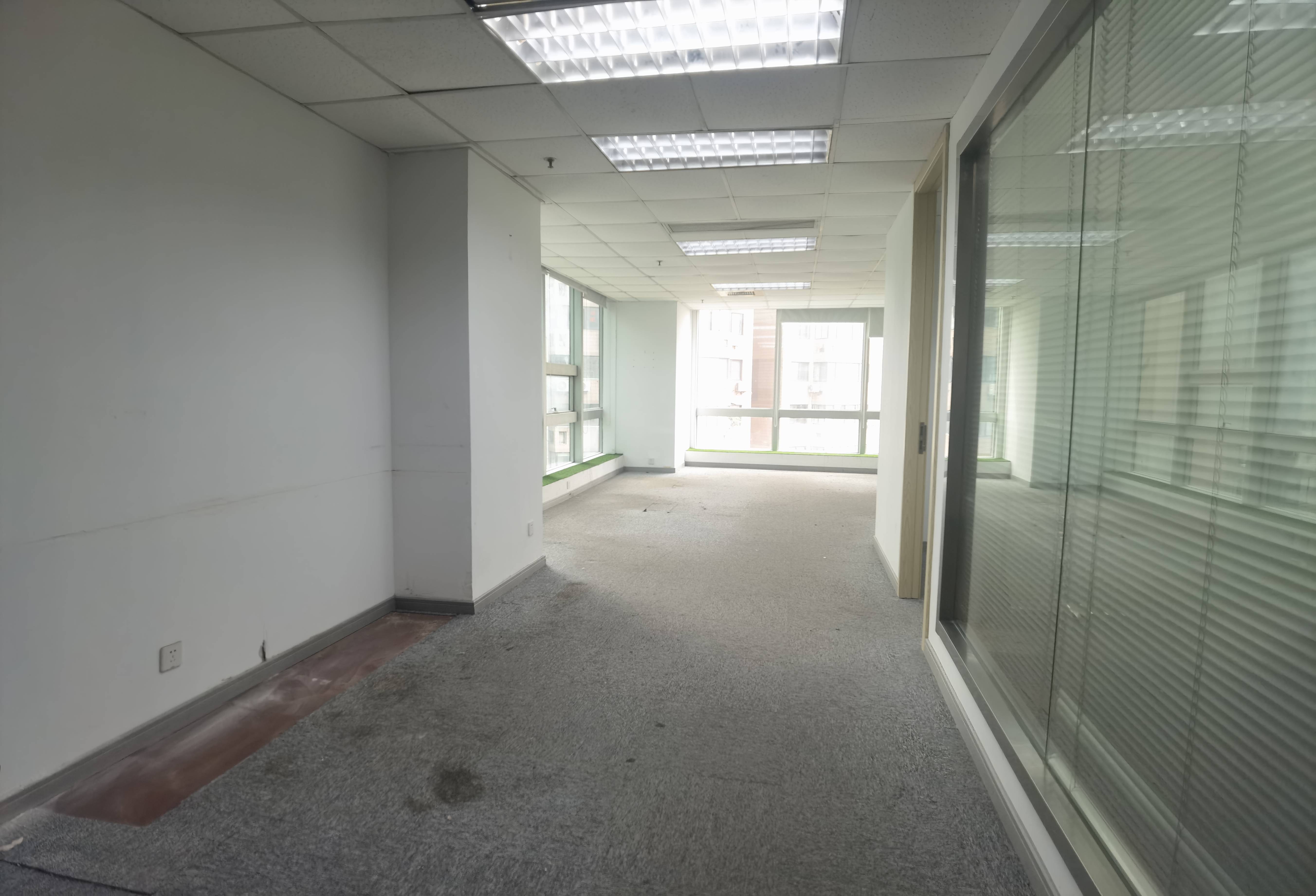 老西门申能国际大厦124平米写字楼出租