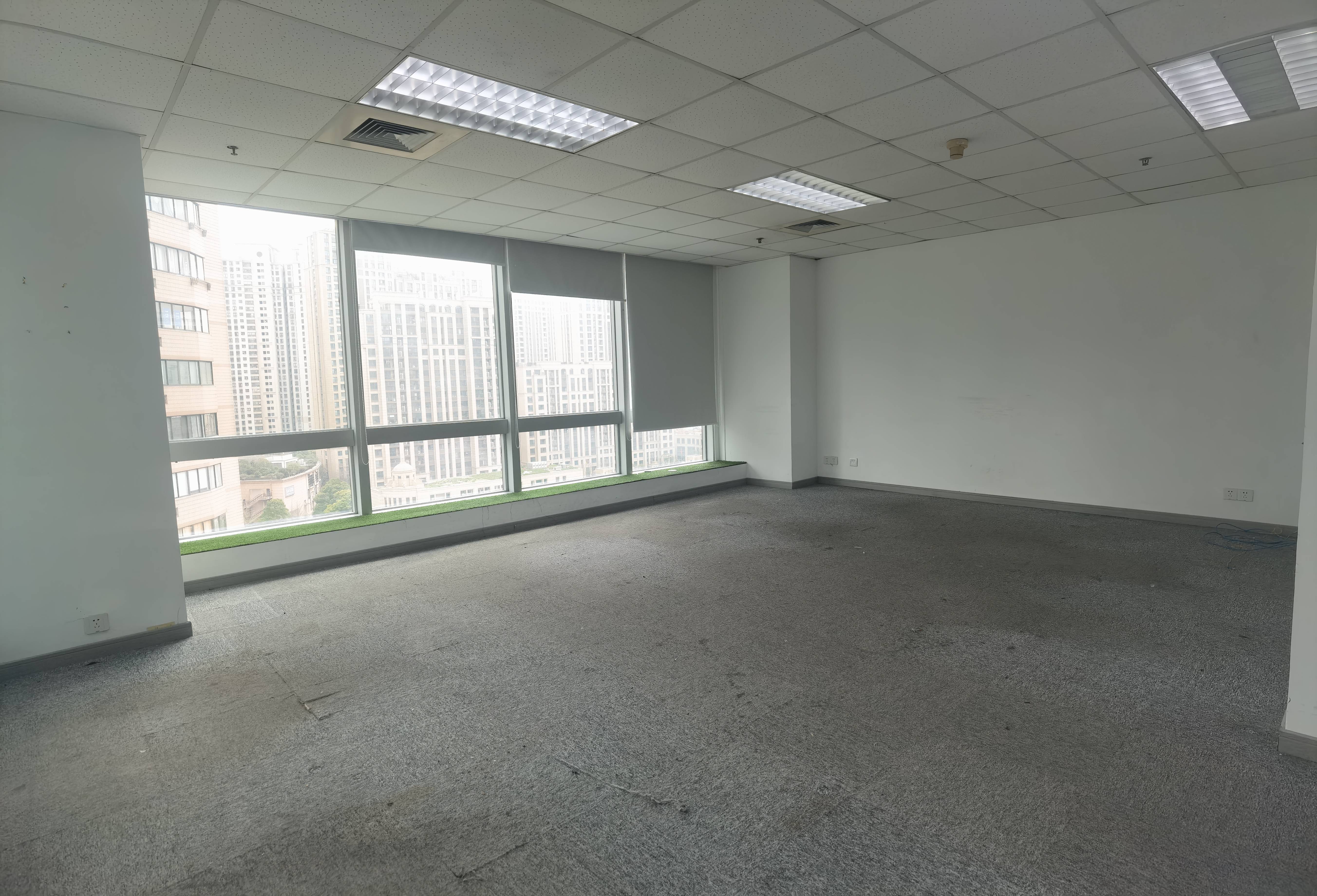 老西门申能国际大厦124平米写字楼出租