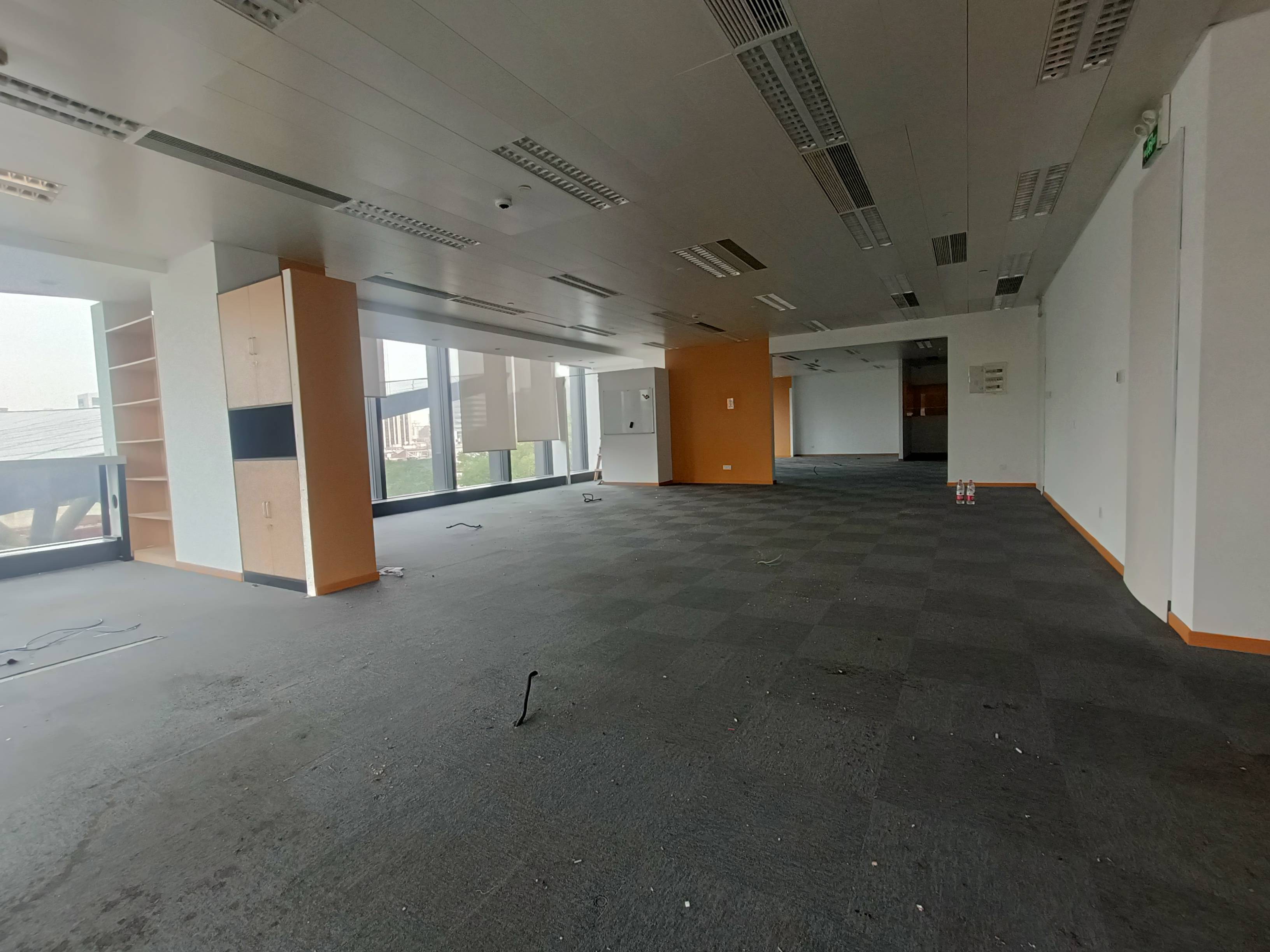 龙华上海绿地中心一期145平米写字楼出租