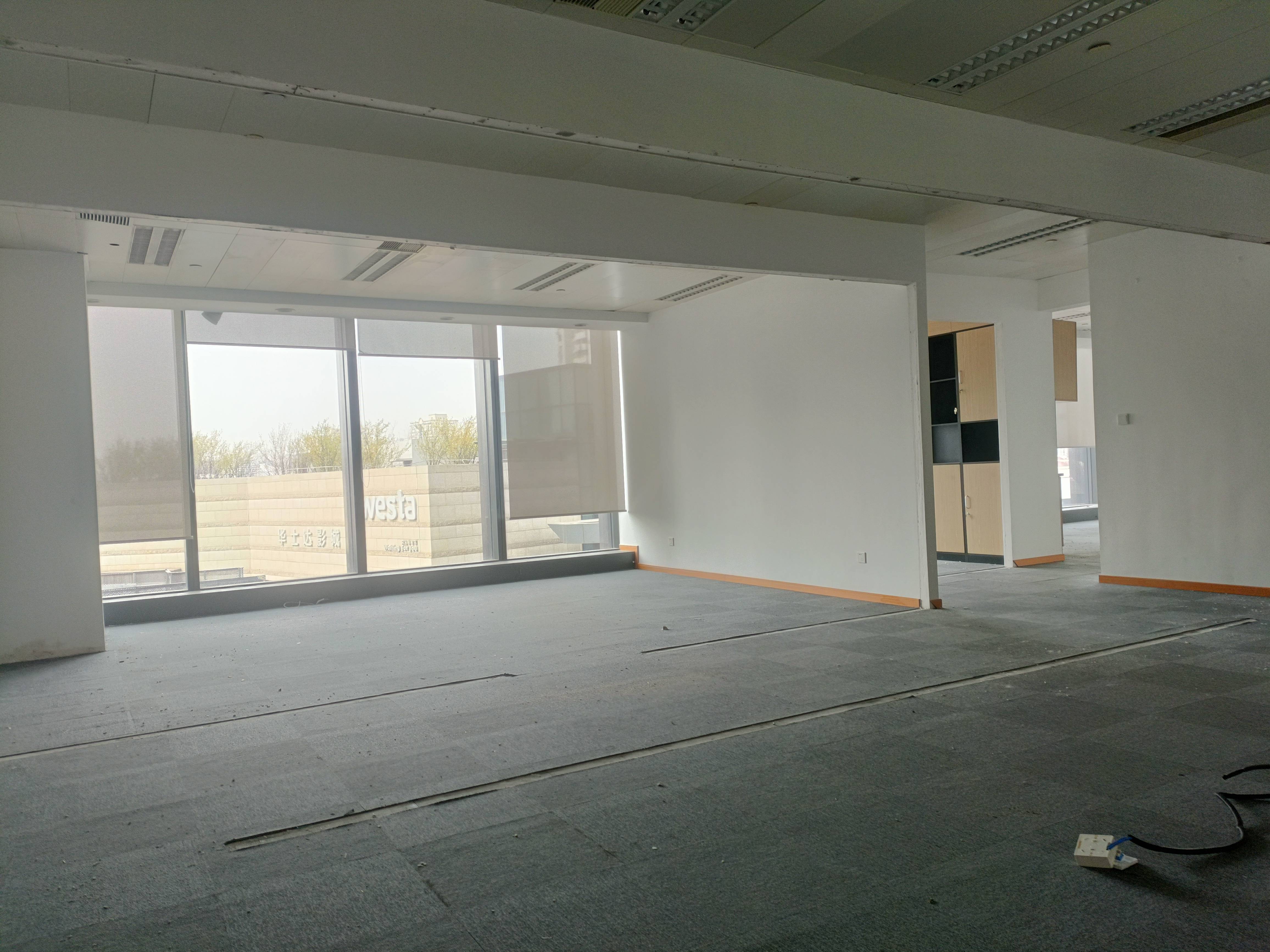 龙华上海绿地中心一期145平米写字楼出租